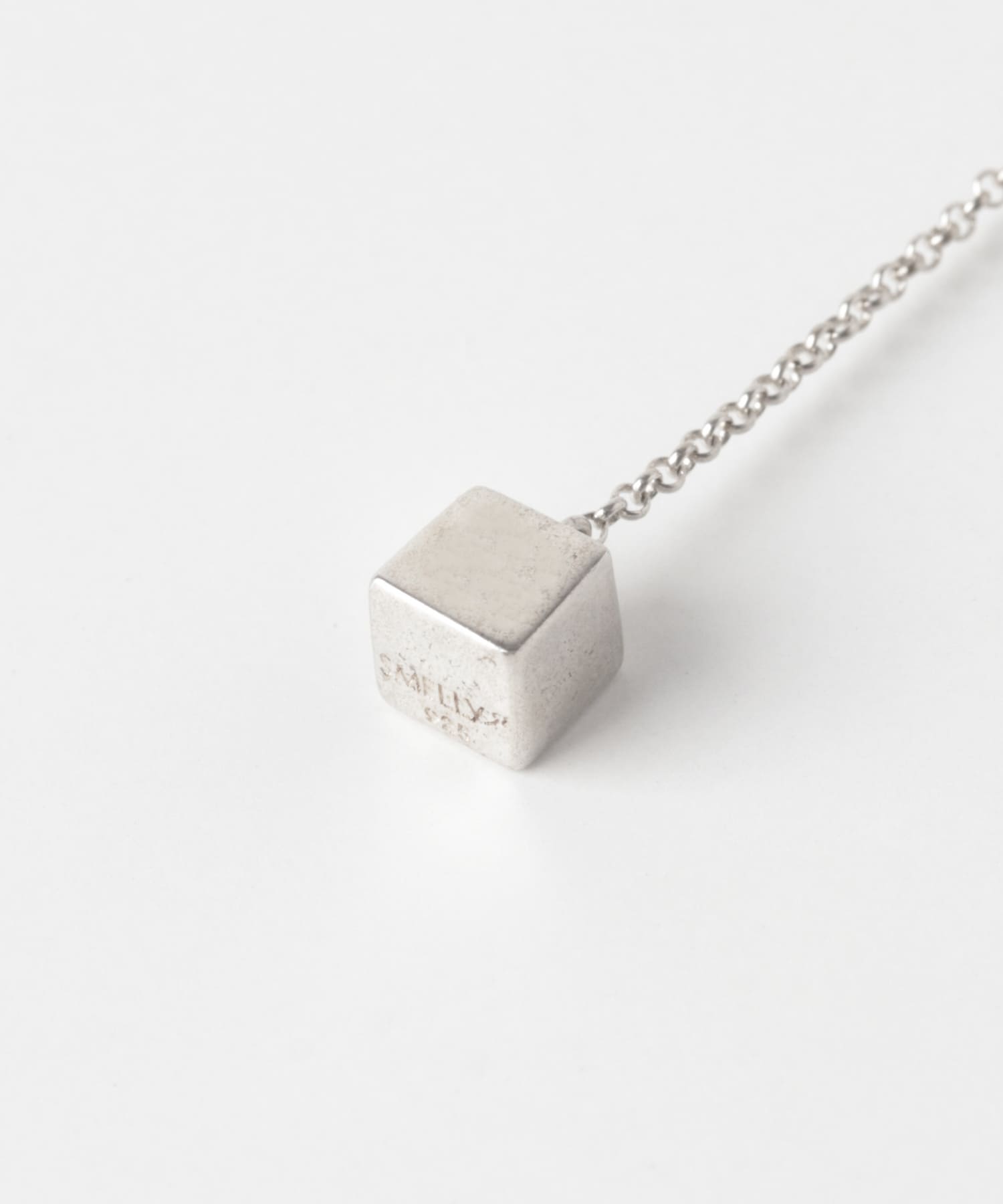 SMELLY so'　cube chain earring SLV -