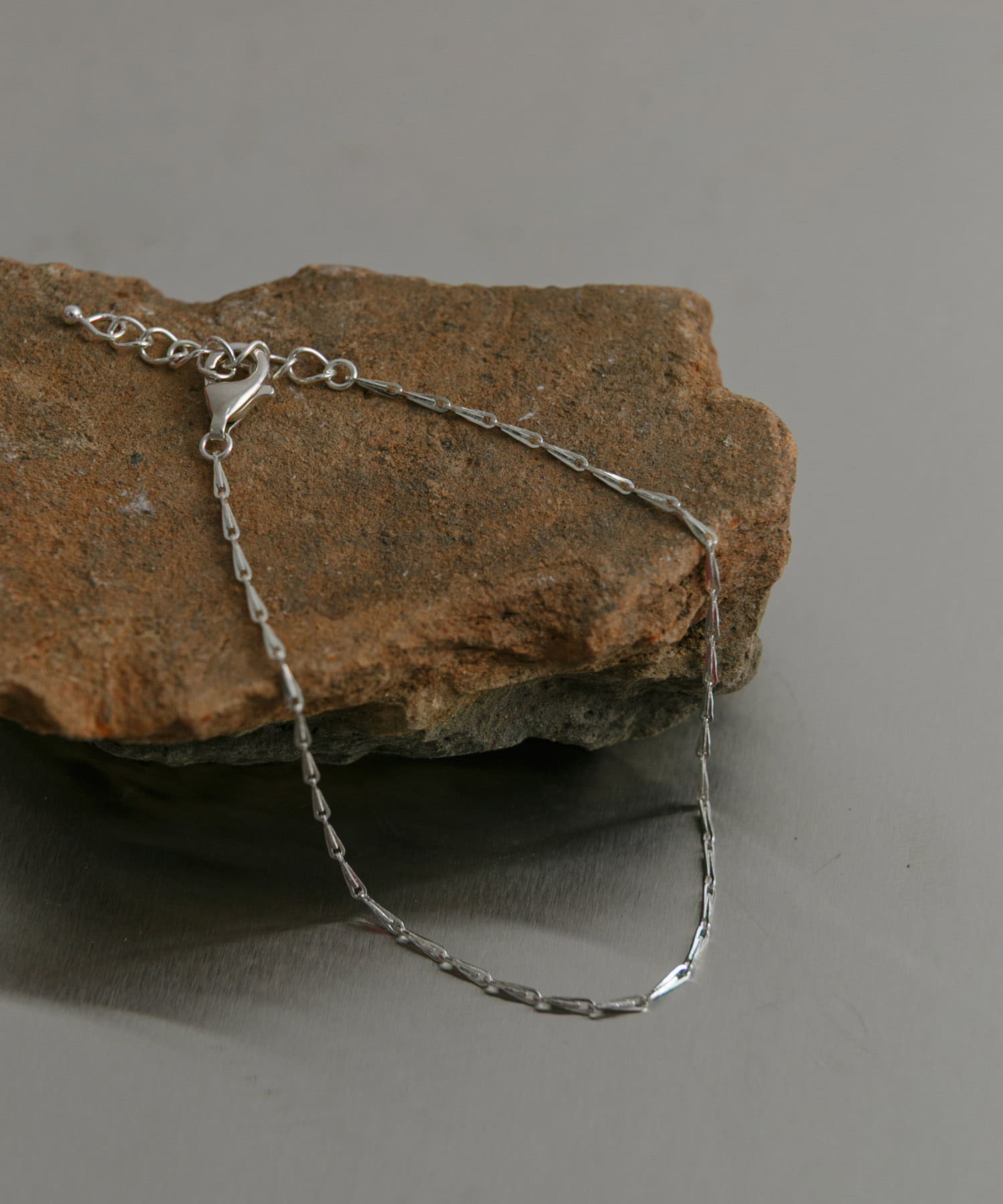 SMELLY so’　slim chain brecelet