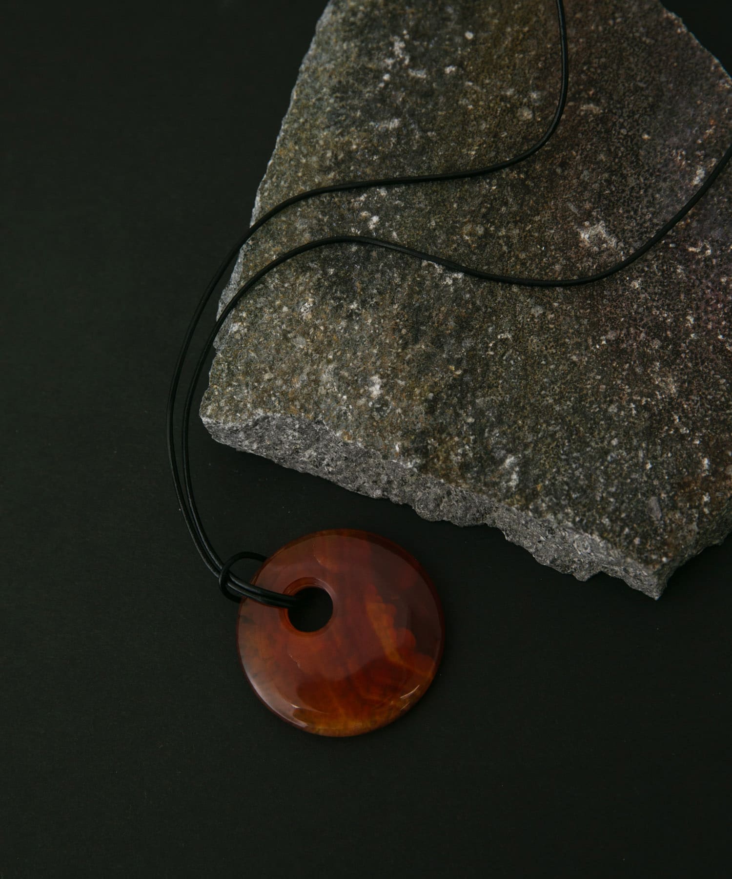 SMELLY so’　carnelian cord necklace