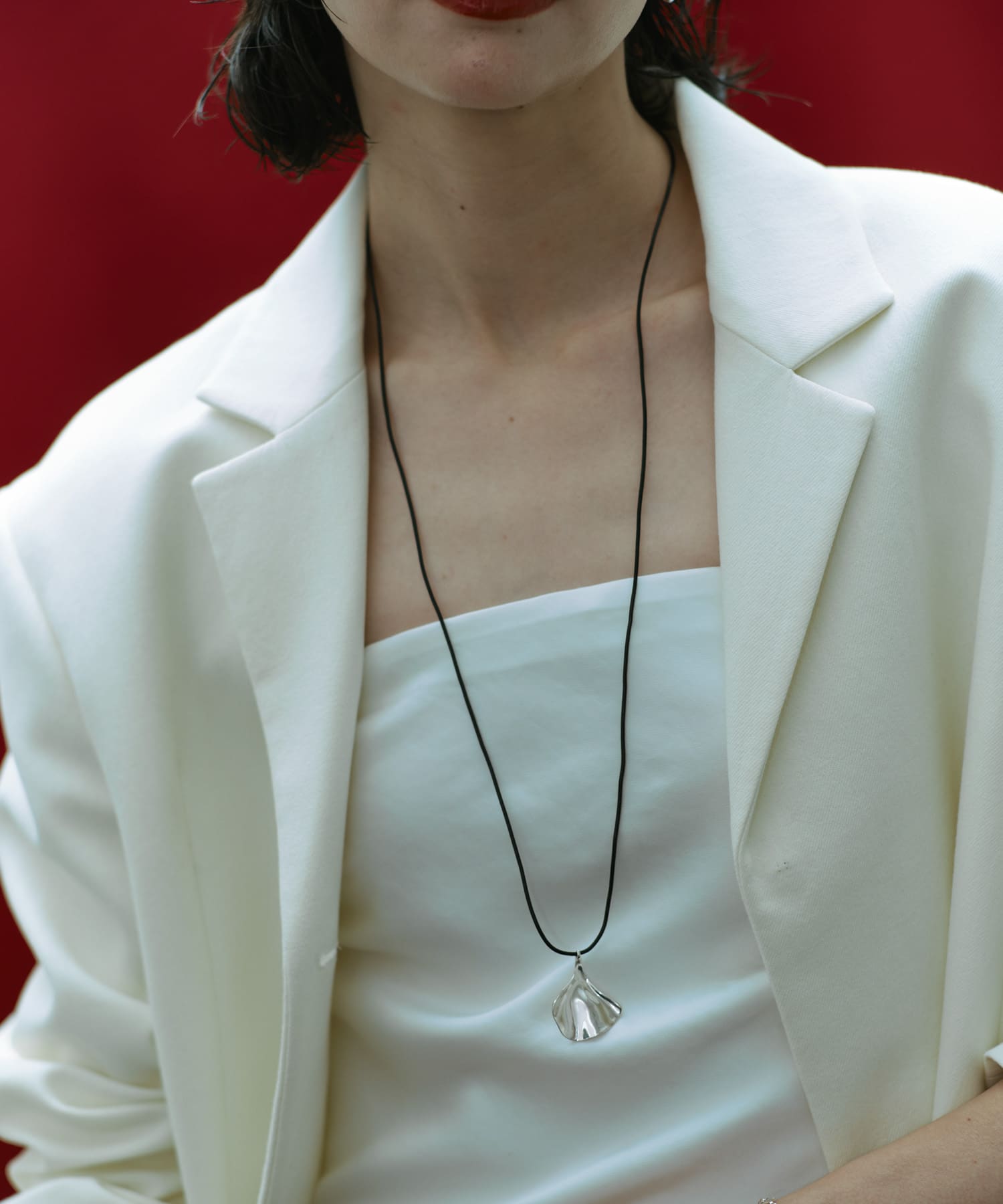 SMELLY so’　frill piece cord necklace