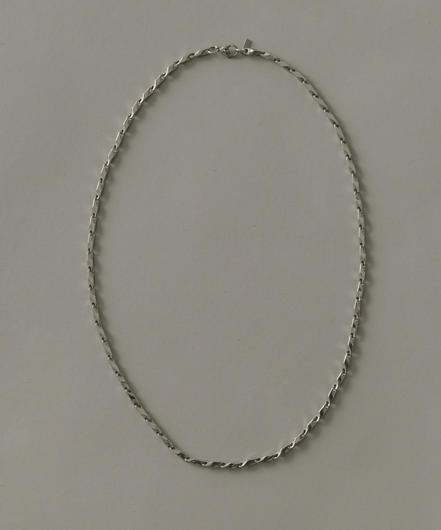 ステンレスツイストデザインチェーンネックレス