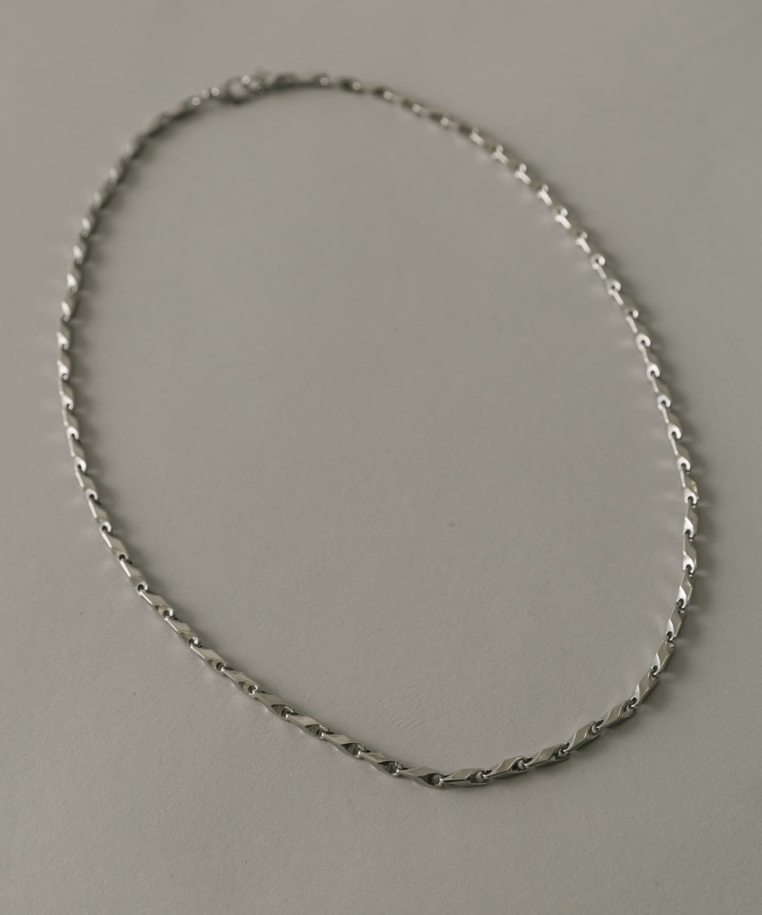 ステンレスツイストデザインチェーンネックレス SLV -