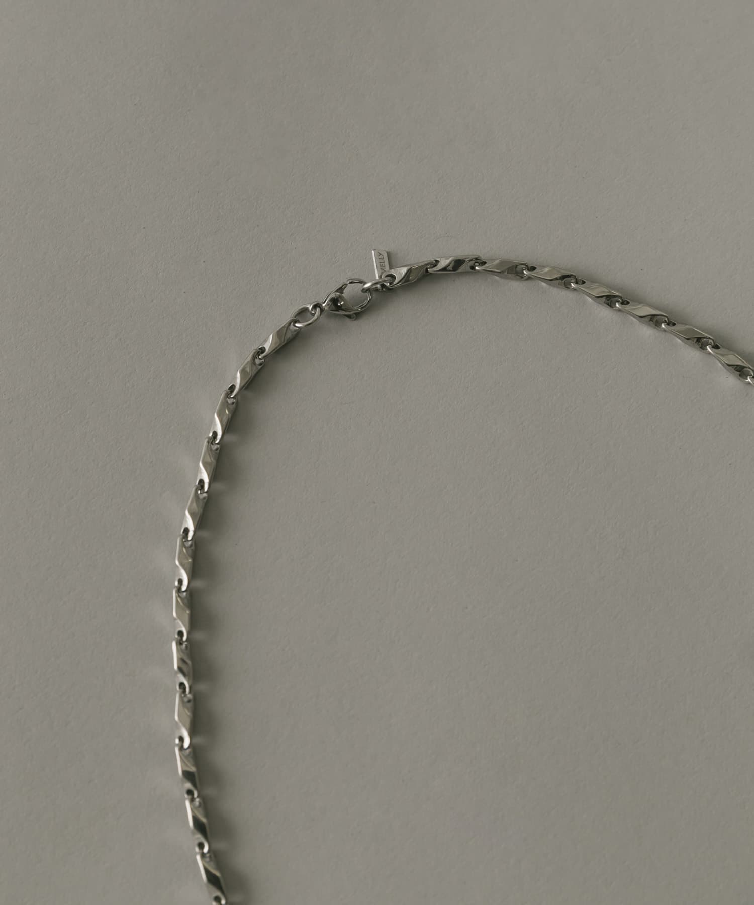 ステンレスツイストデザインチェーンネックレス SLV -