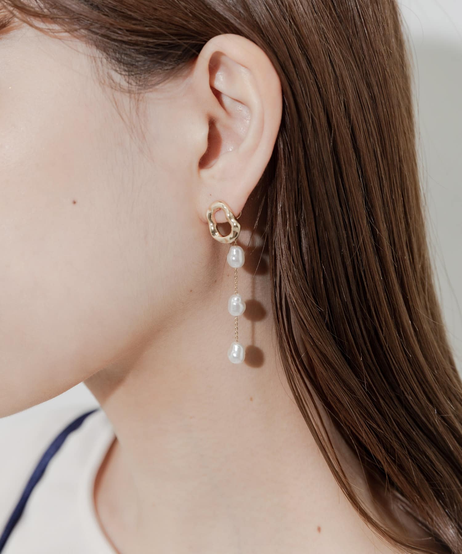 トリプルパールチェーンピアス