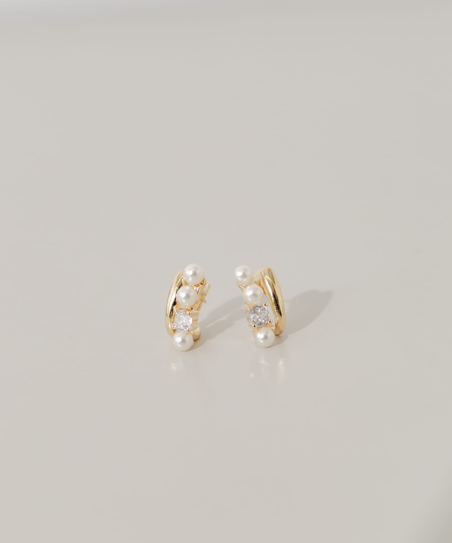 パールビジューラインピアス WH/GD -