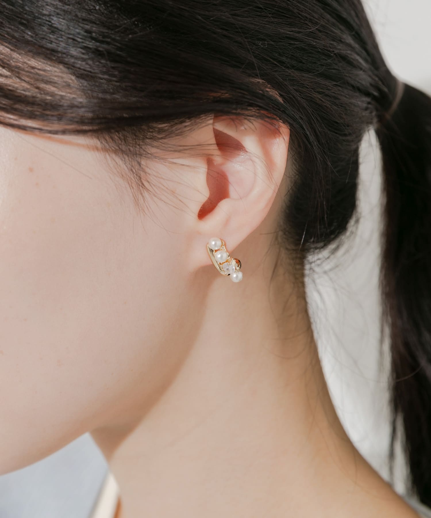 パールビジューラインピアス WH/GD -