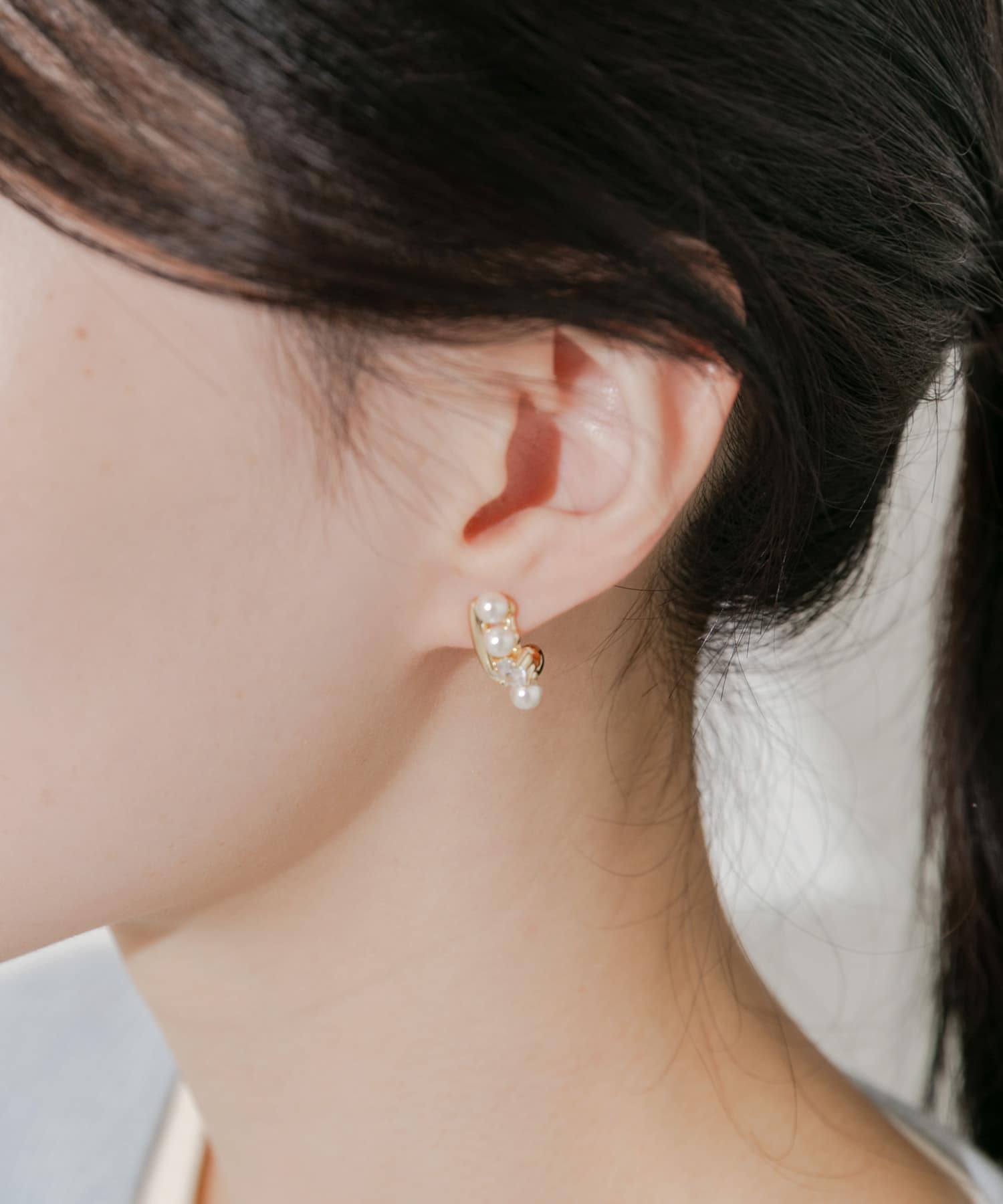 パールビジューラインピアス WH/GD -