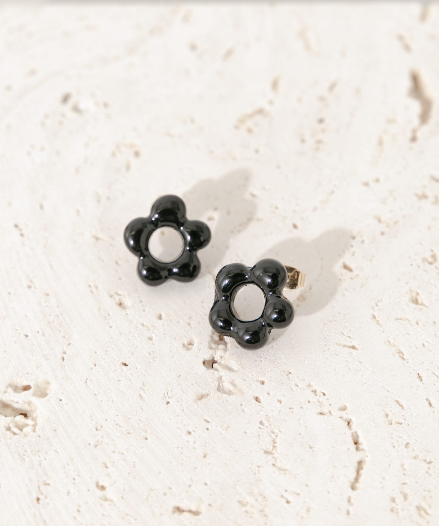プックリフラワージュシピアス(- BLK): アクセサリー｜URBAN RESEARCH