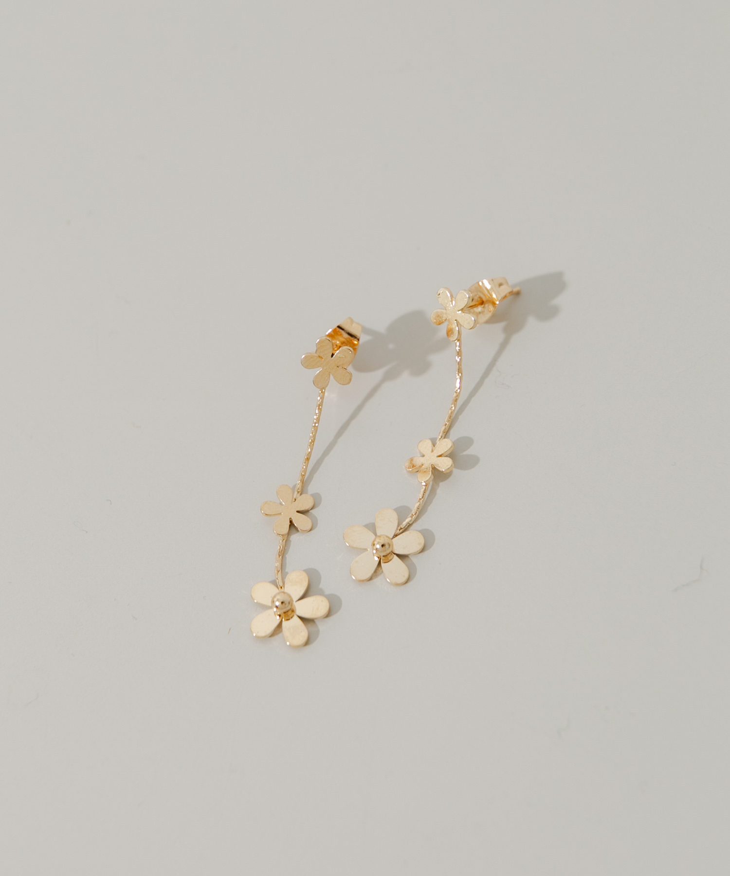 ミニフラワースウィングピアス