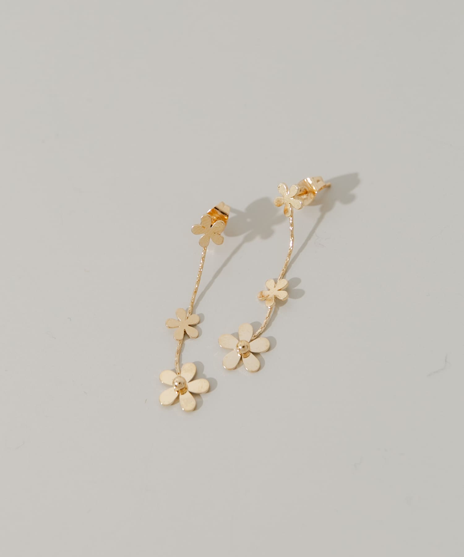 ミニフラワースウィングピアス