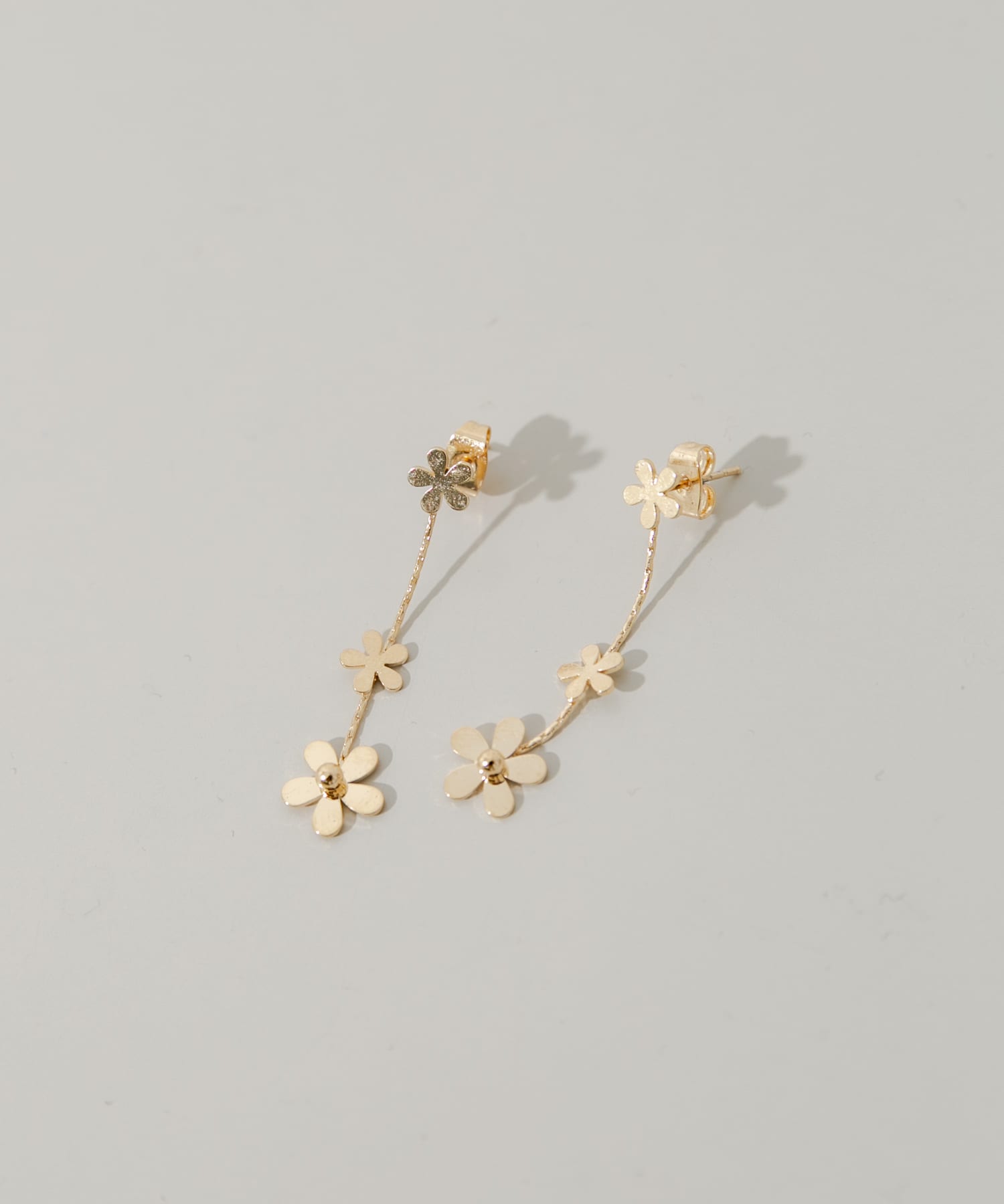 ミニフラワースウィングピアス GLD -