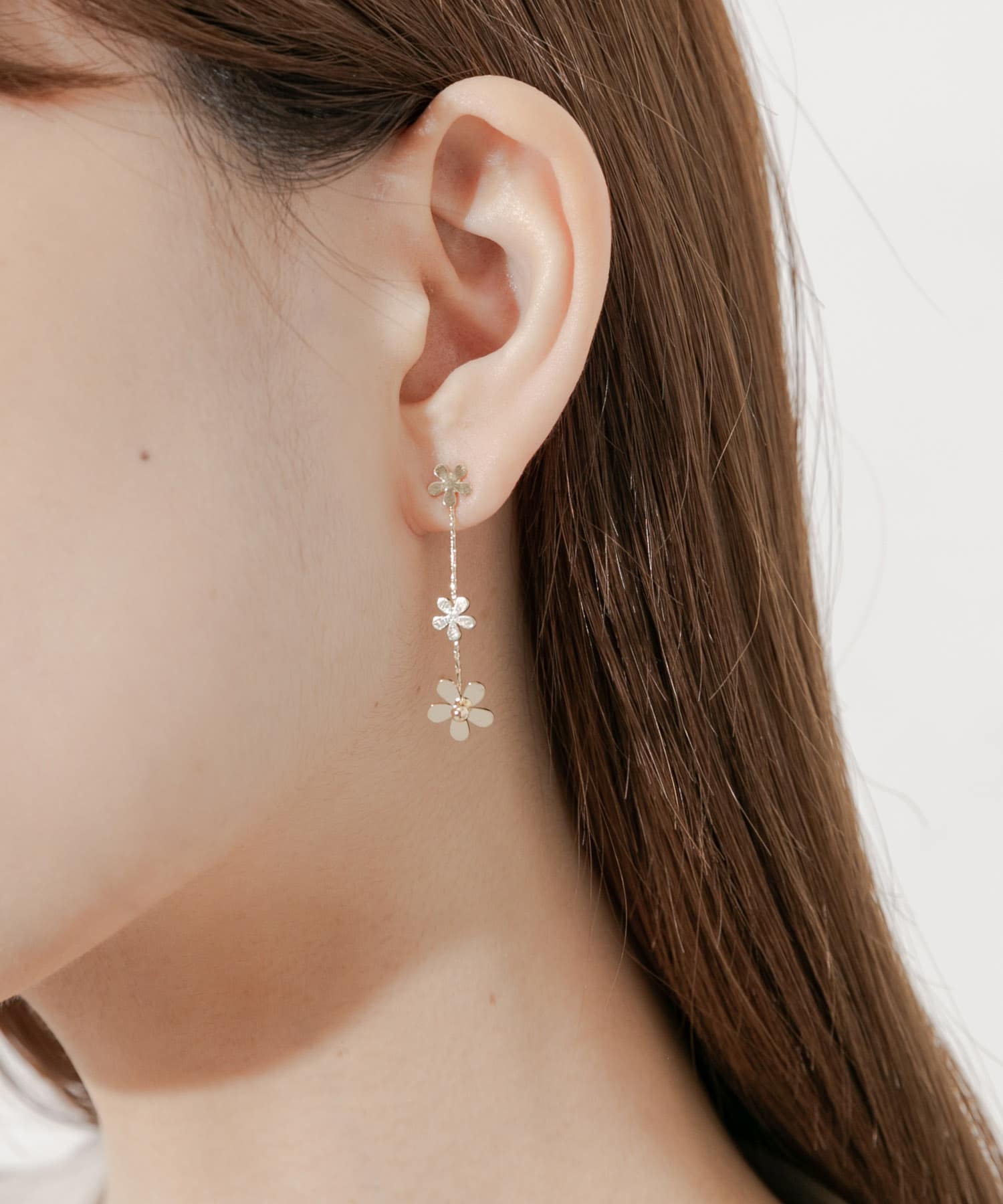 ミニフラワースウィングピアス GLD -