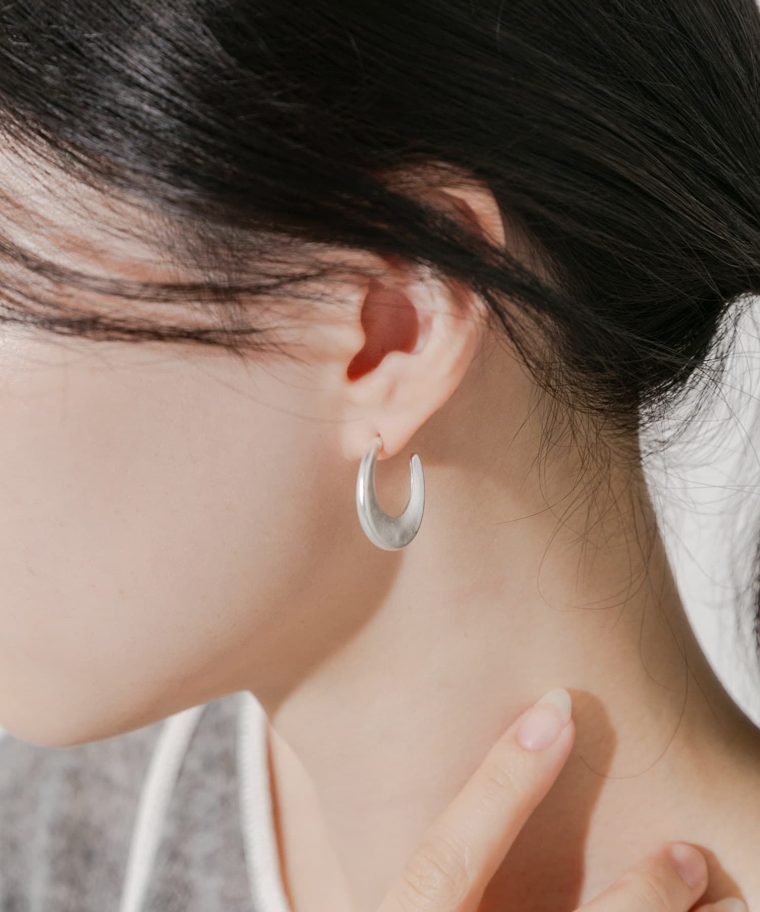 ラウンドエッジフープピアス