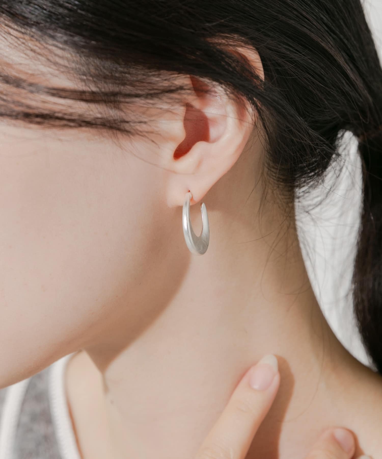 ラウンドエッジフープピアス SLV -