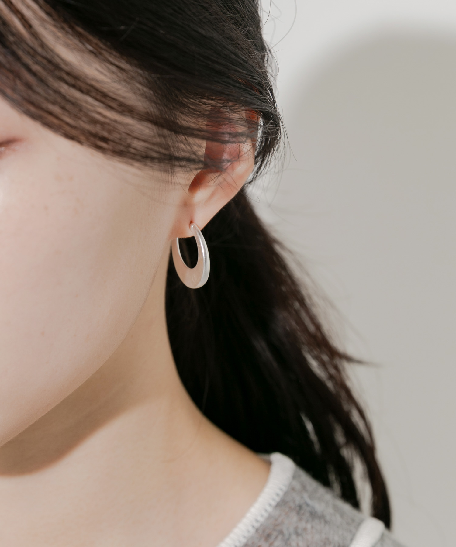 ラウンドエッジフープピアス SLV -