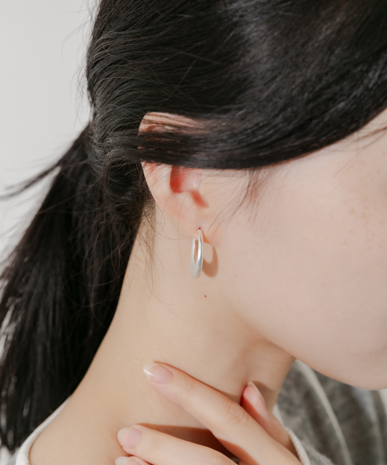 ラウンドエッジフープピアス SLV -