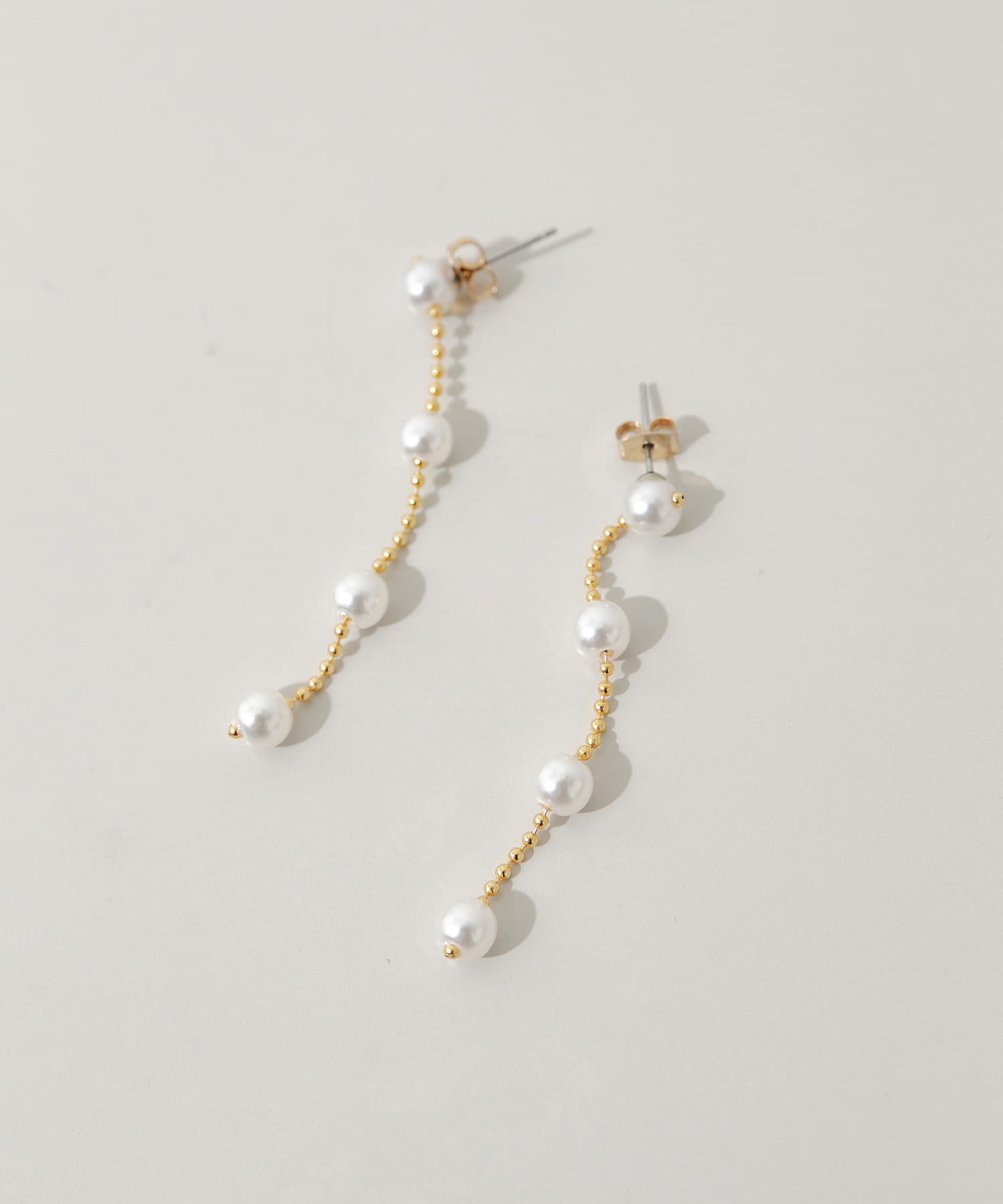 パールチェーンスウィングピアス