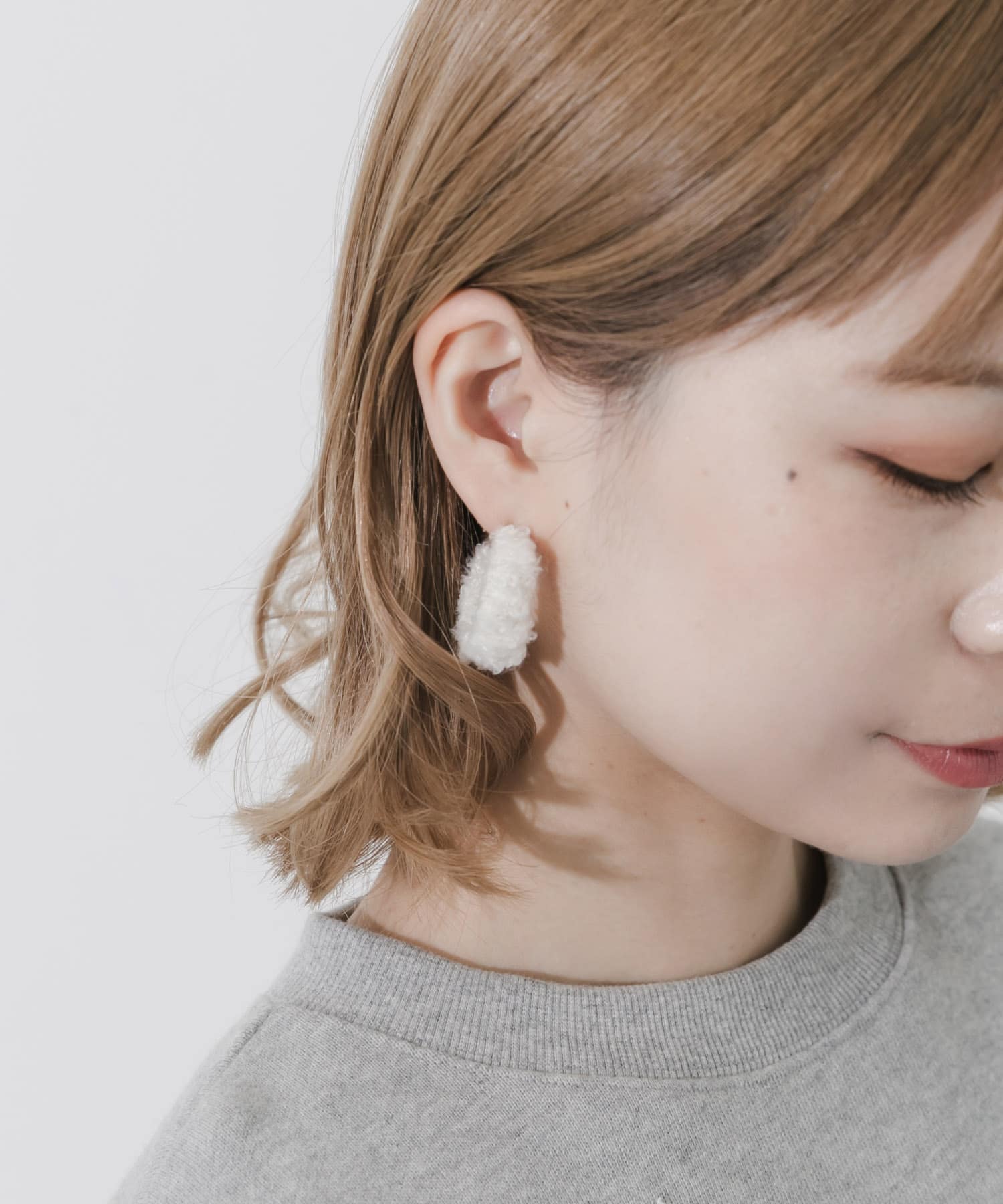 モコモコフープピアス