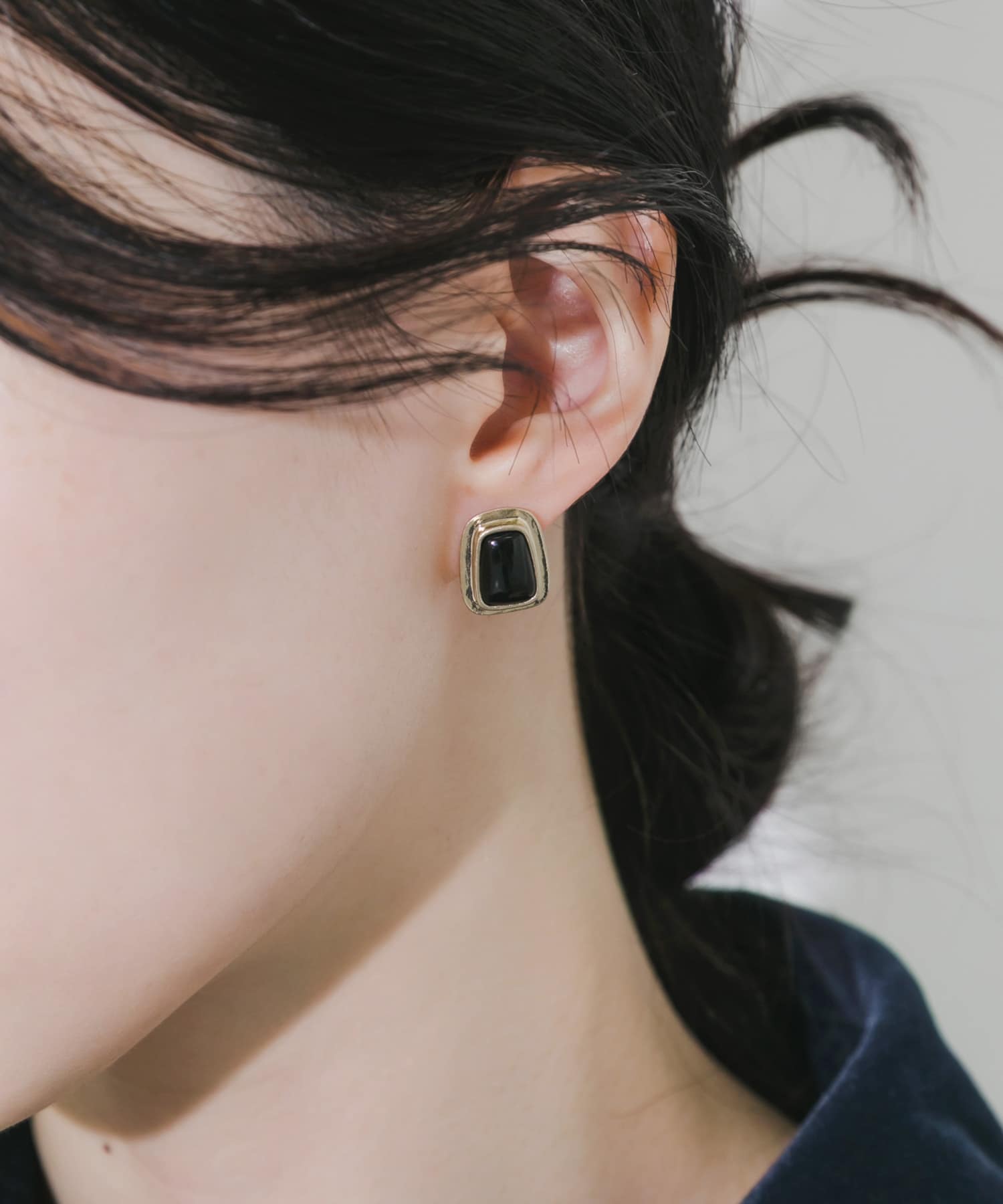 ヴィンテージライクピアス GD/BK -