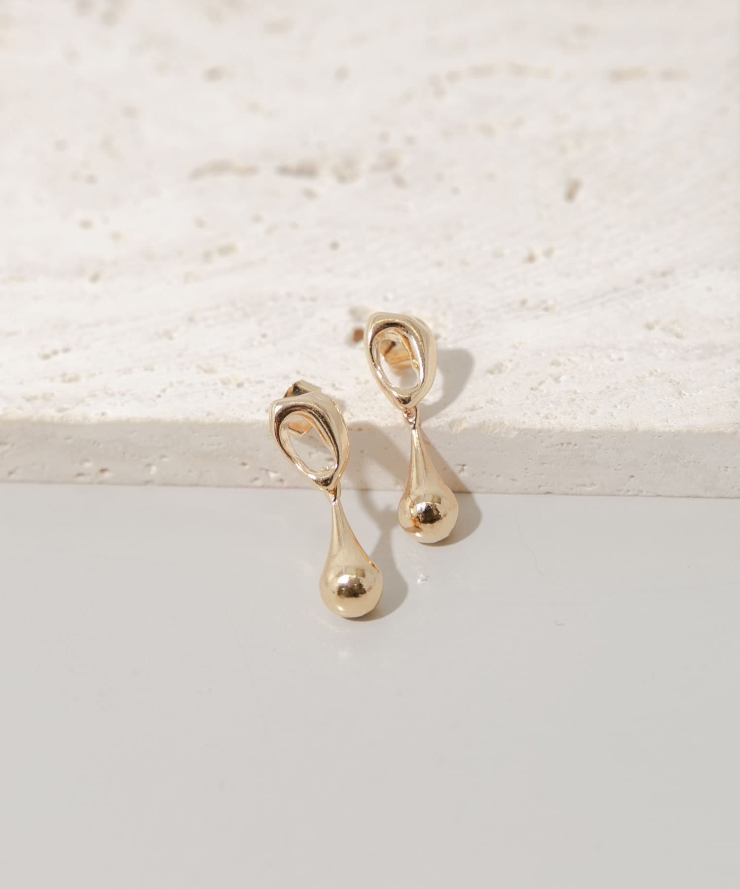 ニュアンスメタルサークルドロップピアス GLD -