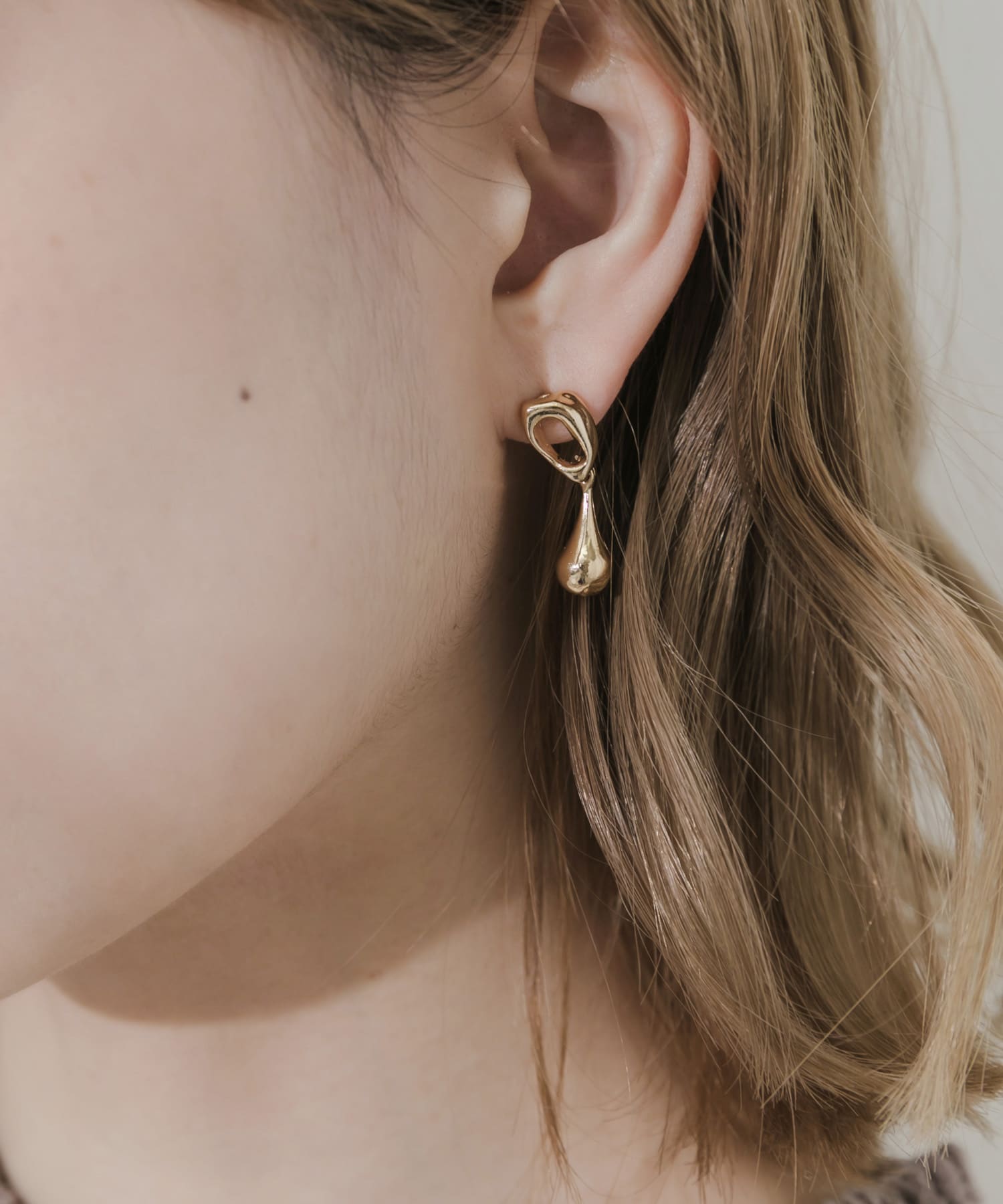 ニュアンスメタルサークルドロップピアス GLD -