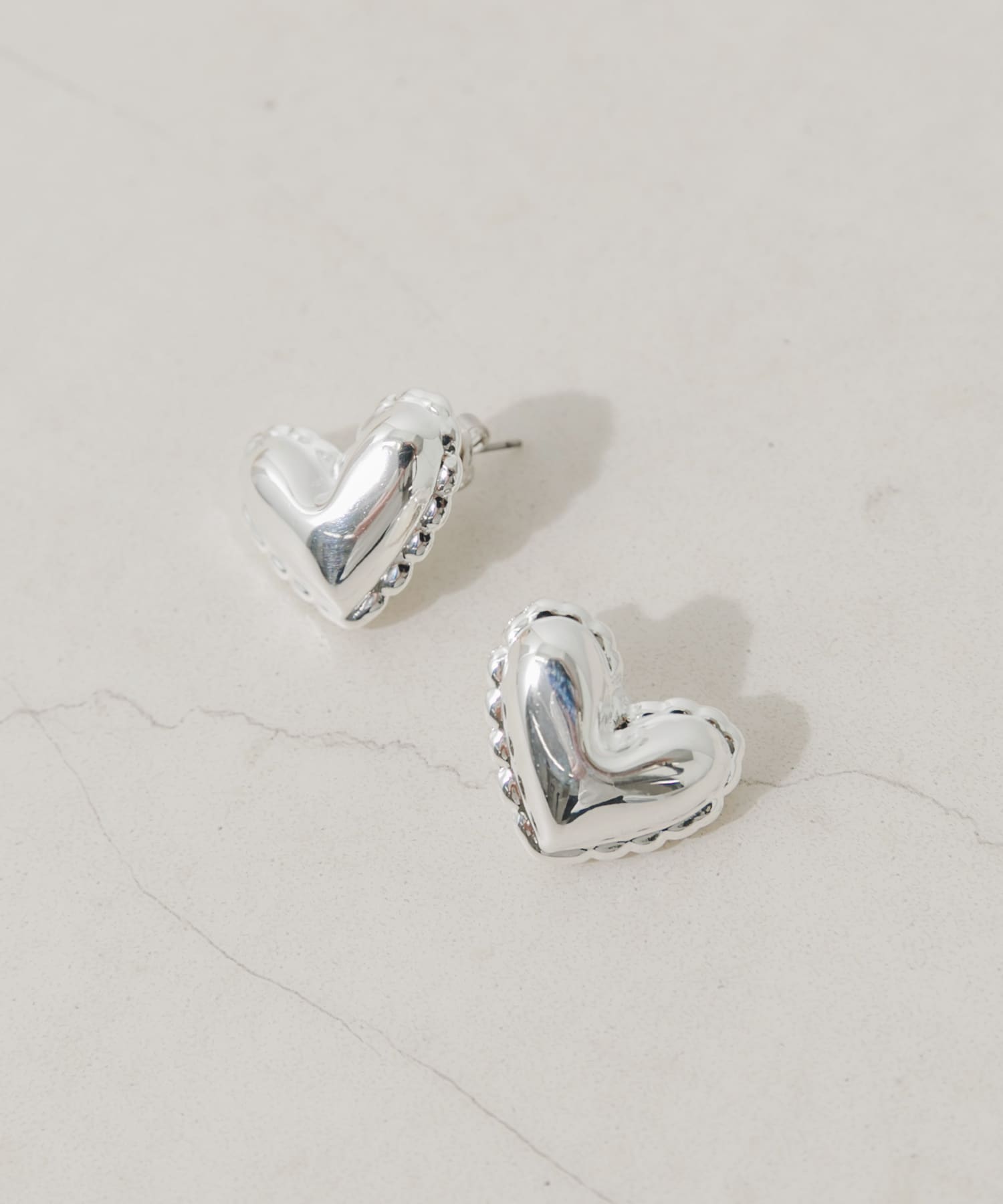 プックリメタルハートピアス