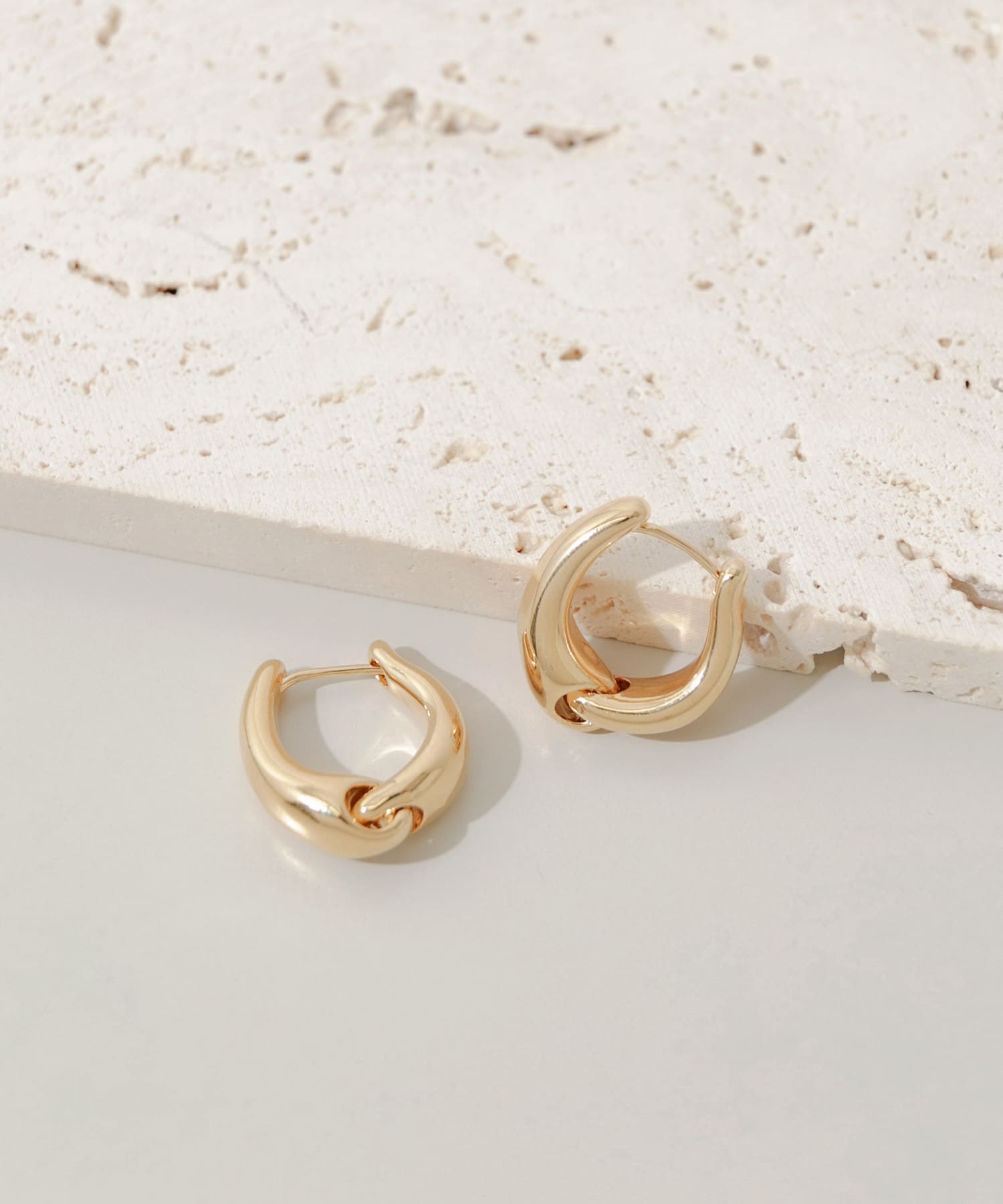 メタルノットワンタッチフープピアス