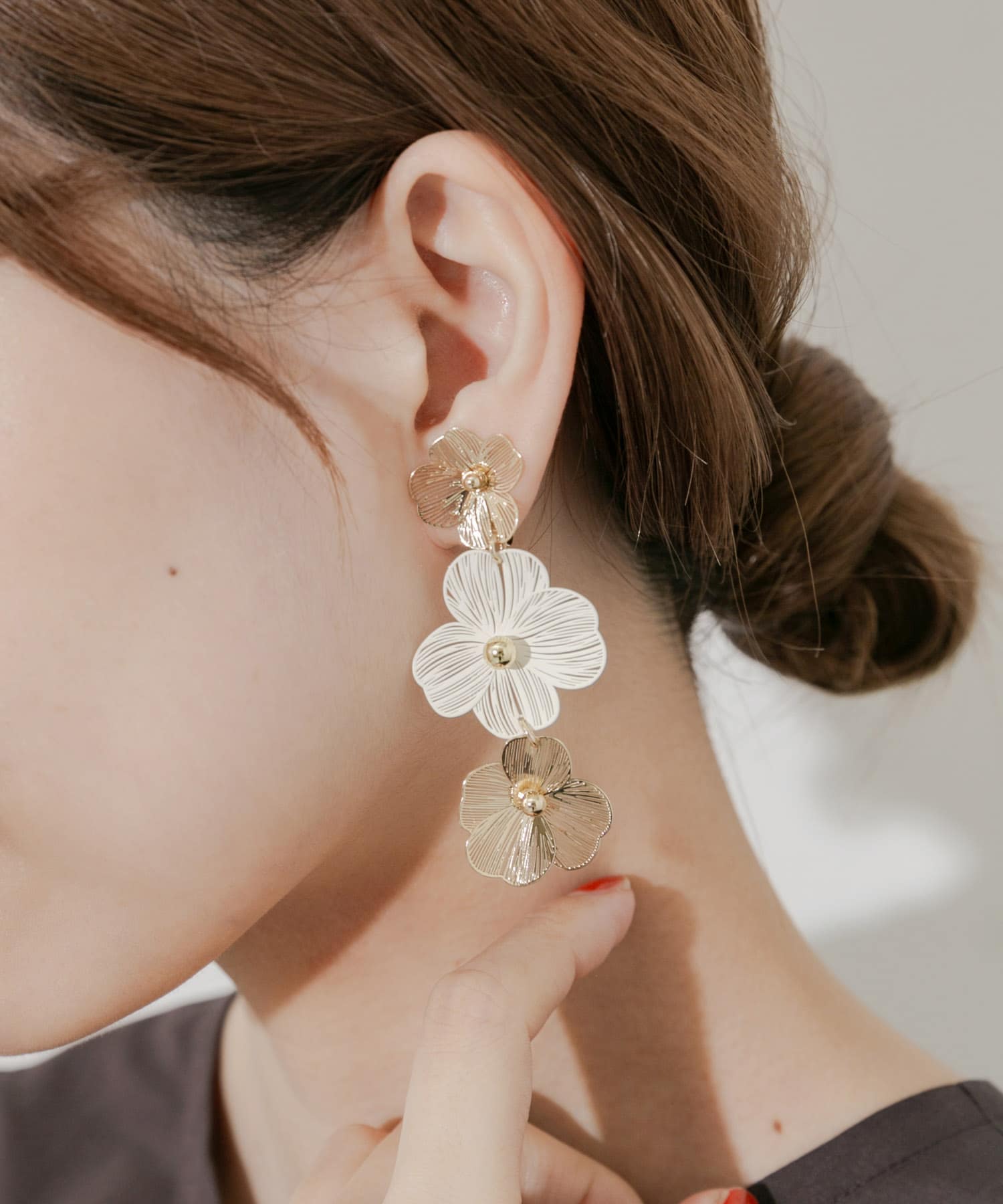 トリプルフラワーイヤリング GD/WH -