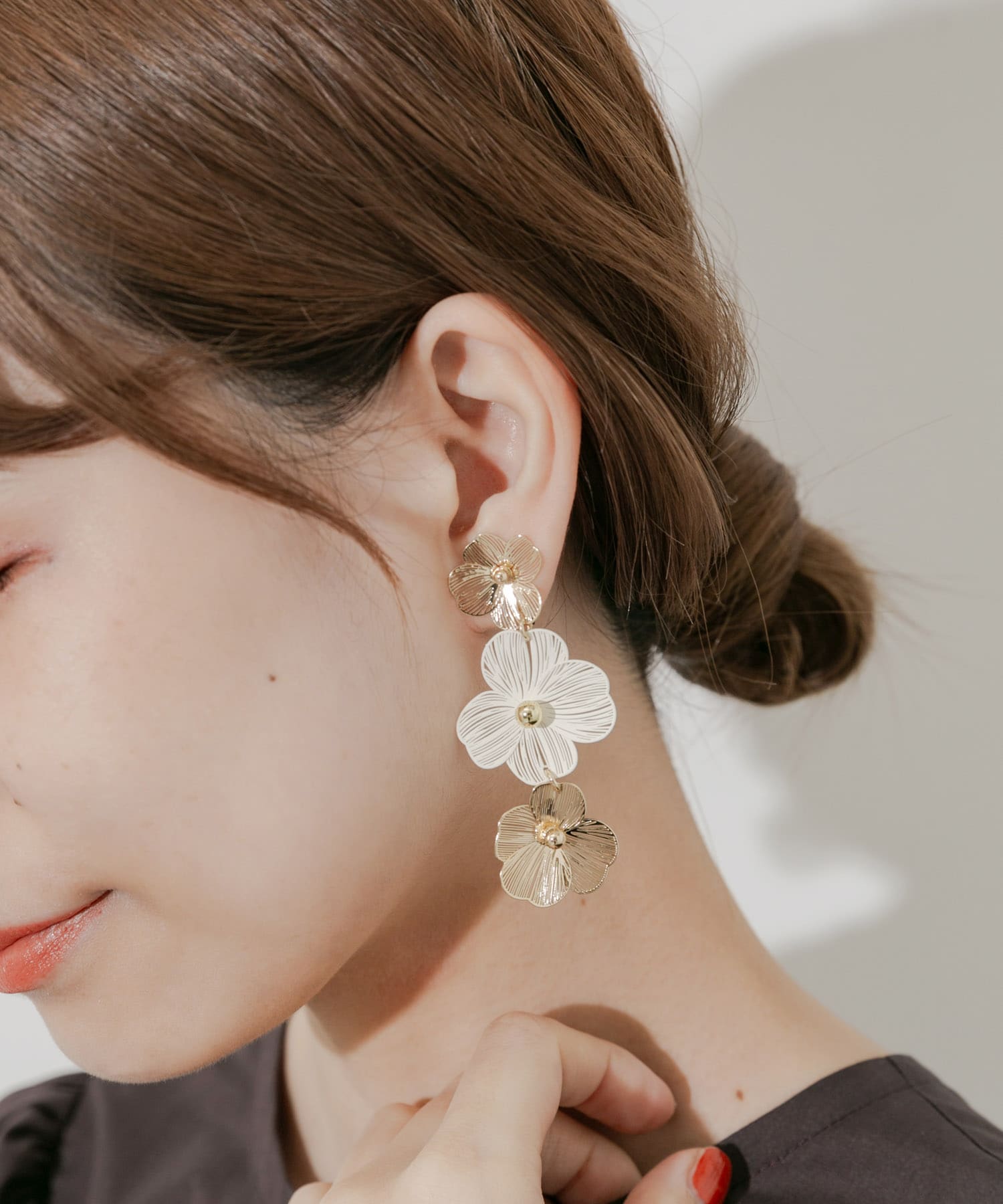トリプルフラワーイヤリング GD/WH -
