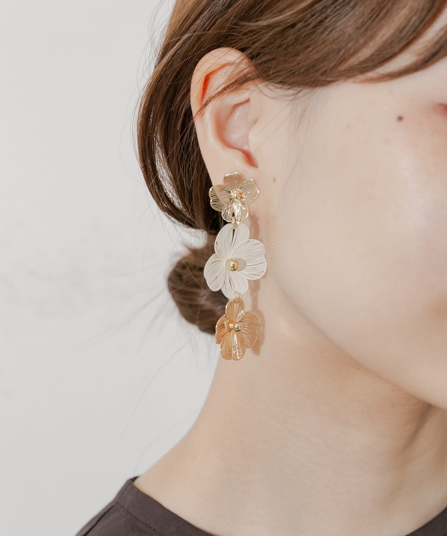 トリプルフラワーイヤリング GD/WH -