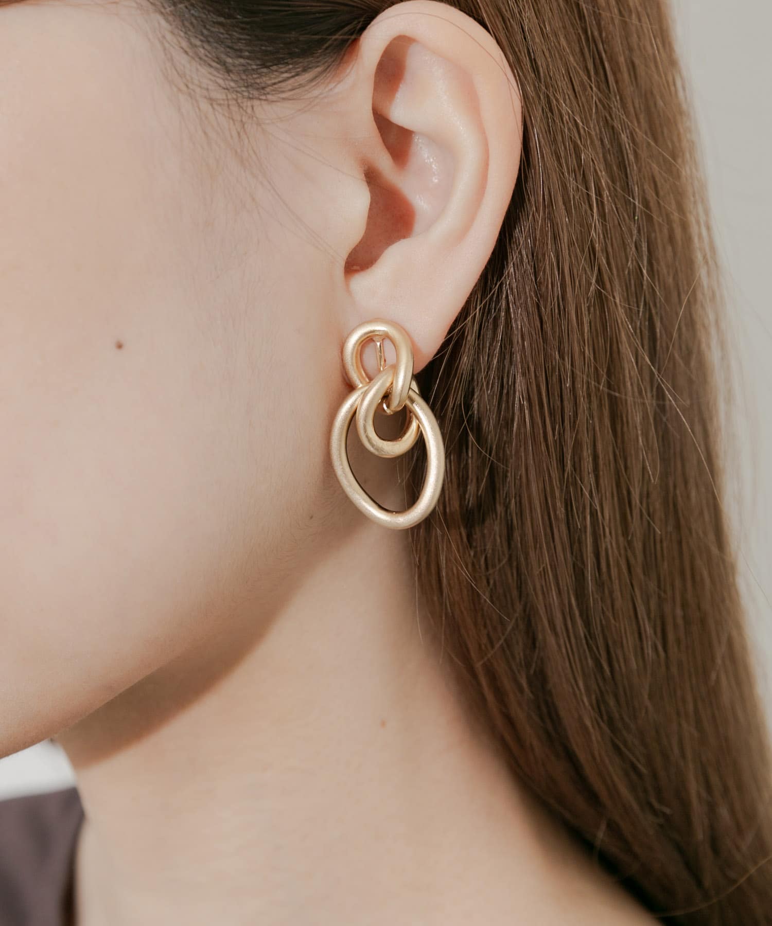 トリプルサークルデザインイヤリング GLD -