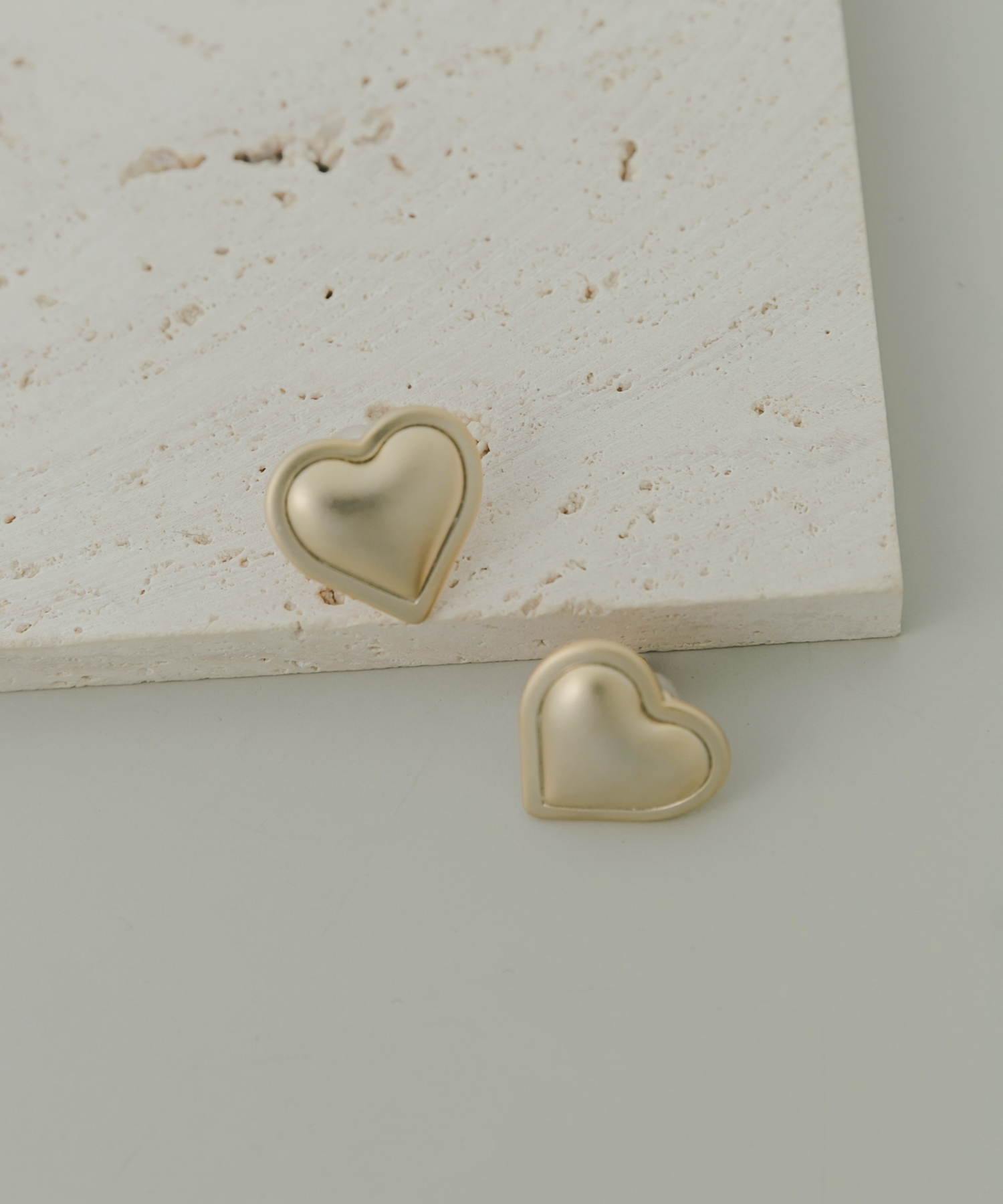 マットハートイヤリング