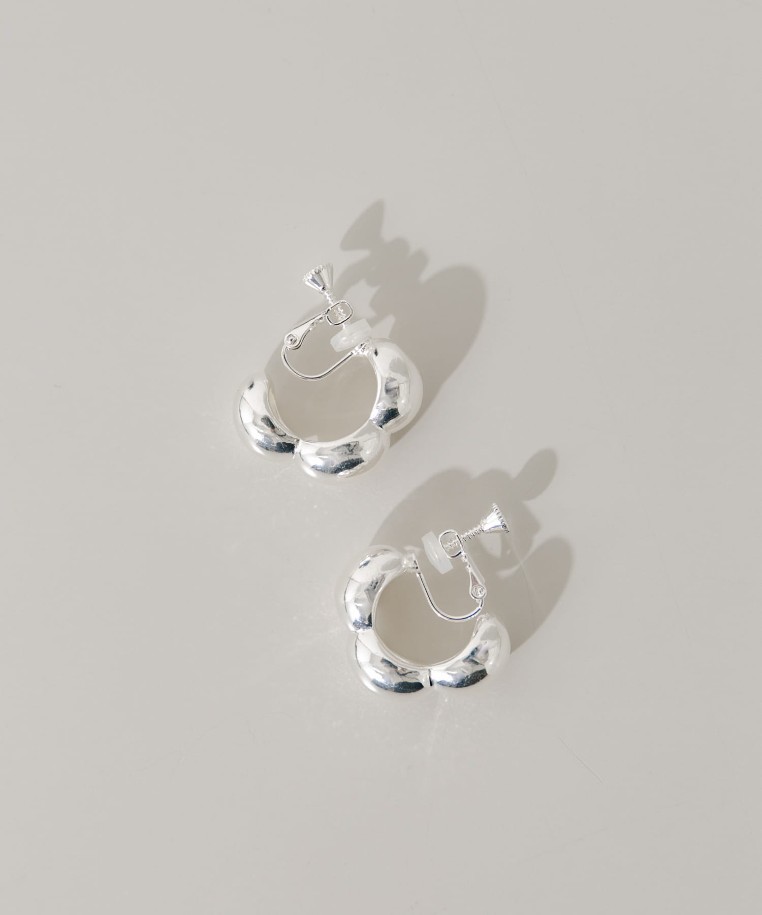 メタルデザインボリュームイヤリング