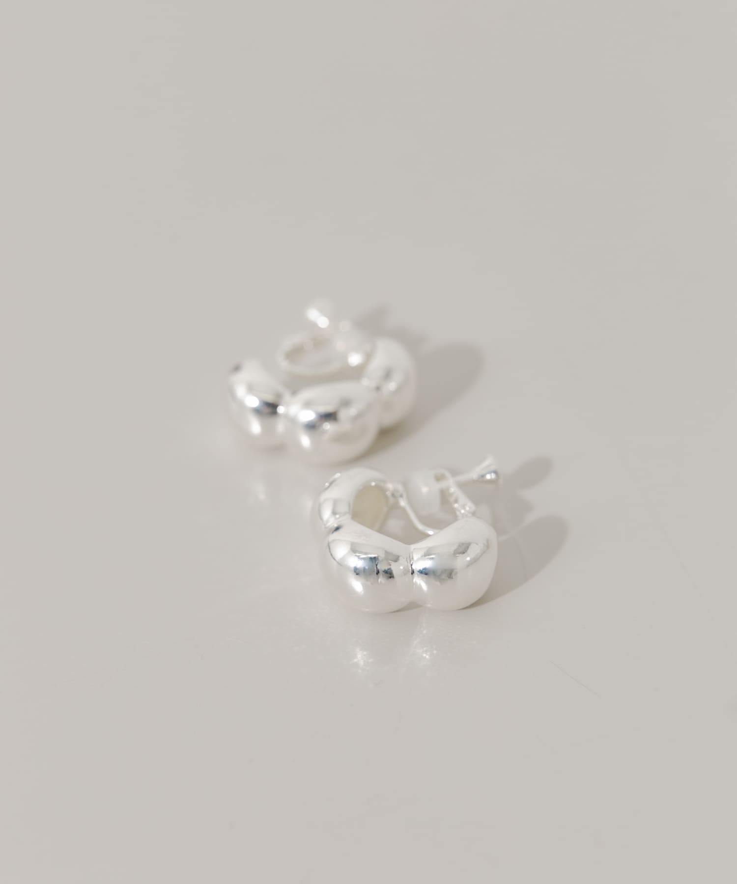 メタルデザインボリュームイヤリング SLV -