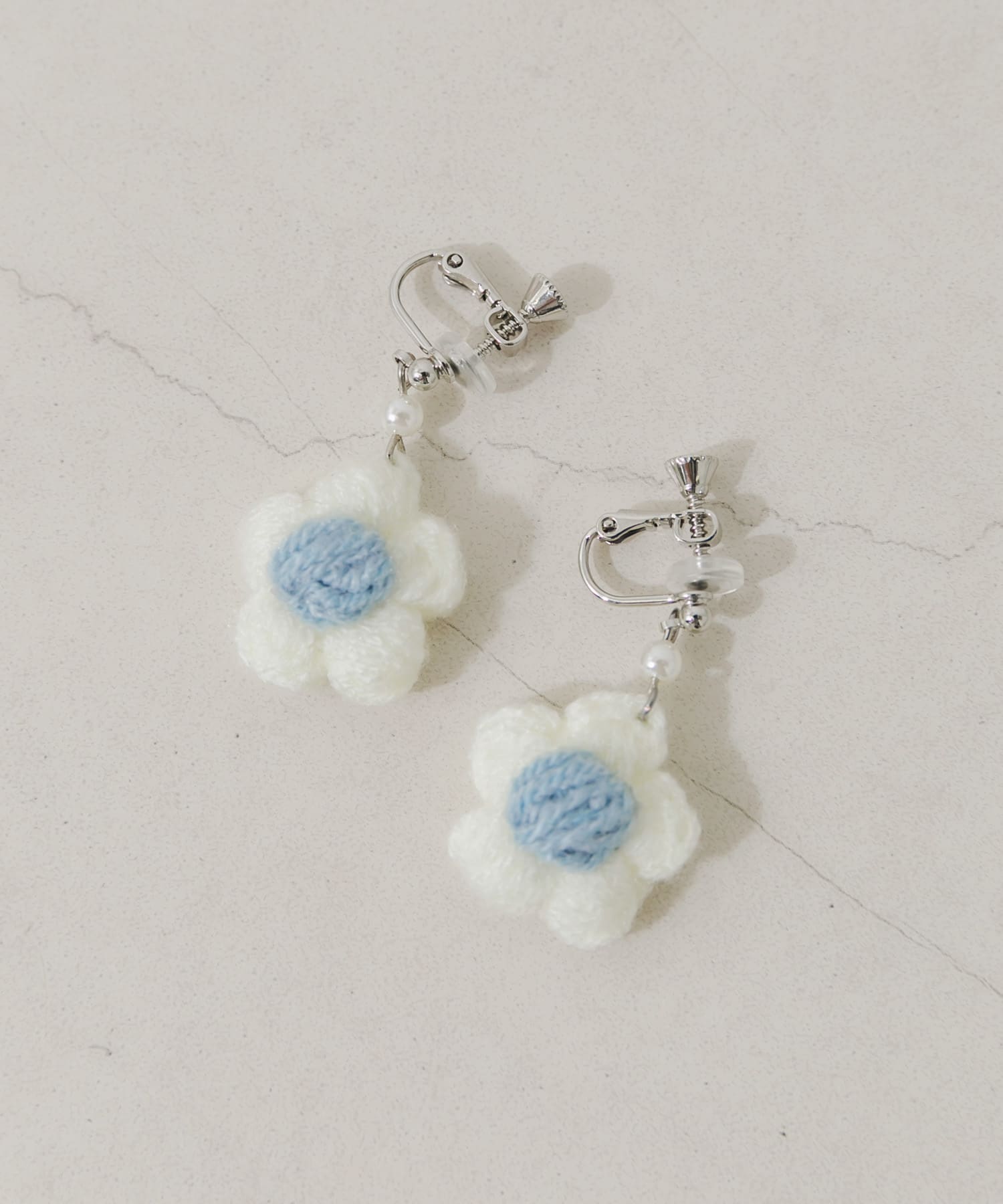 ニットフラワーイヤリング IVO -