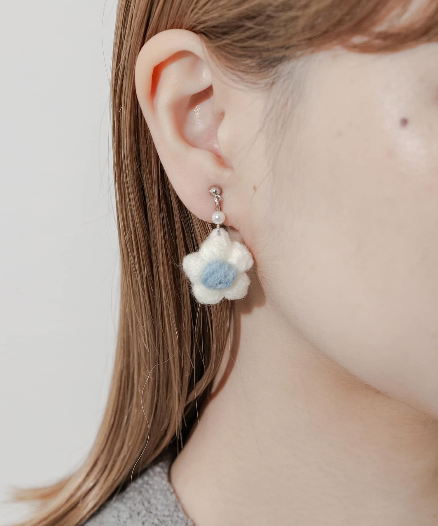 ニットフラワーイヤリング IVO -