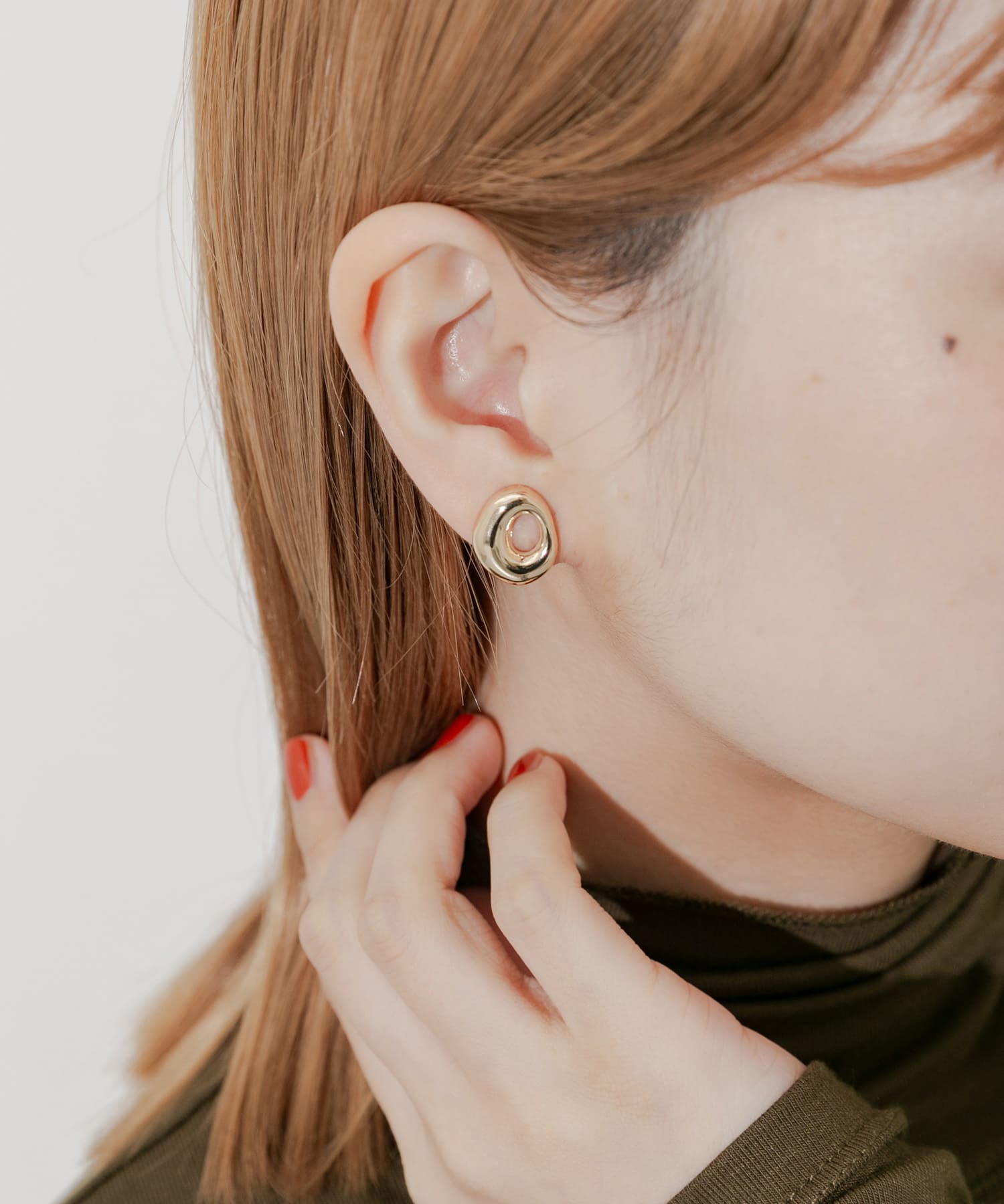 ニュアンスメタルサークルイヤリング GLD -