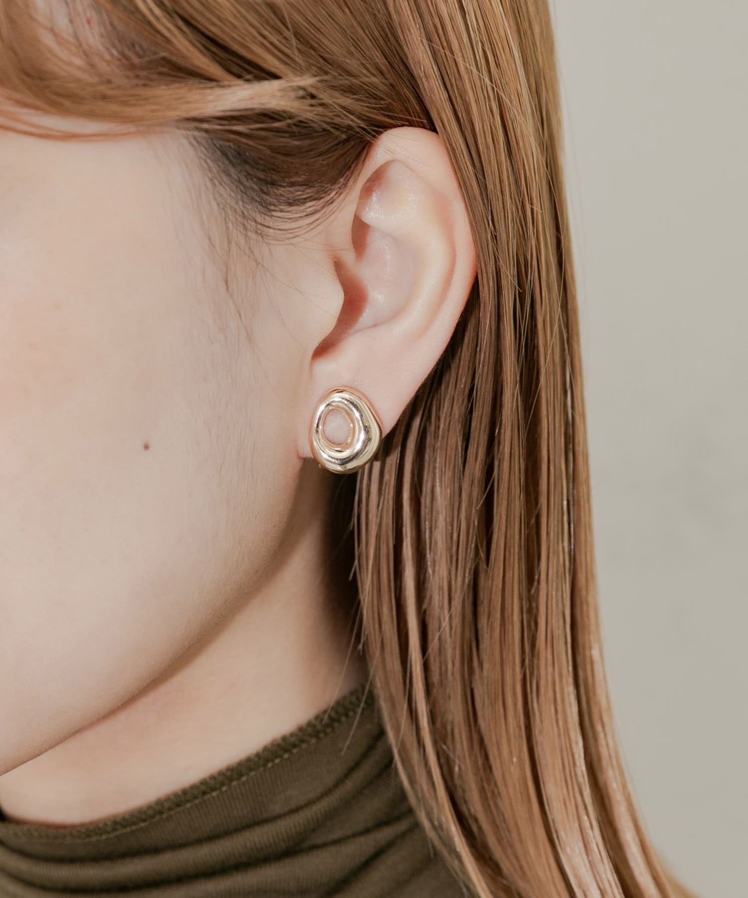 ニュアンスメタルサークルイヤリング GLD -