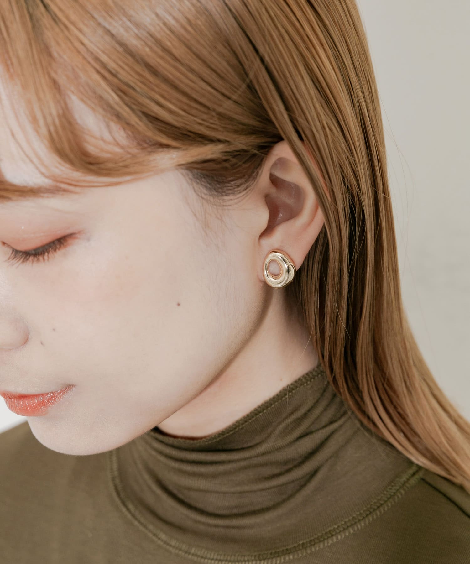 ニュアンスメタルサークルイヤリング GLD -