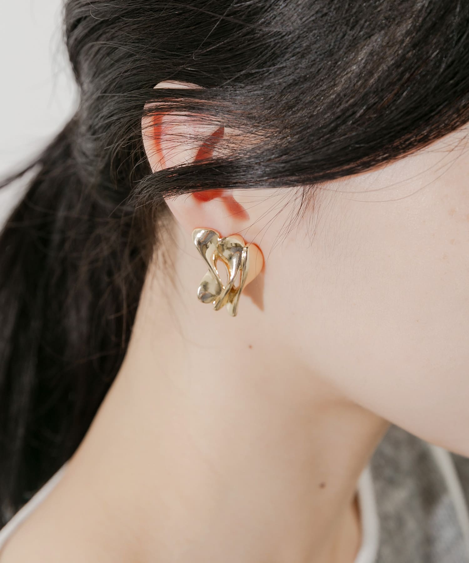 フリルデザインボリュームイヤリング GLD -