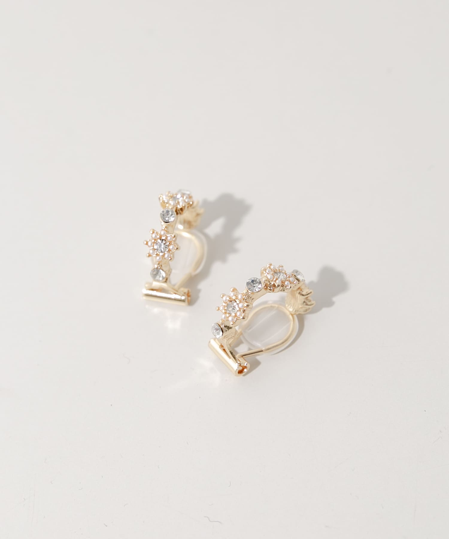 フラワービジューフープイヤリング