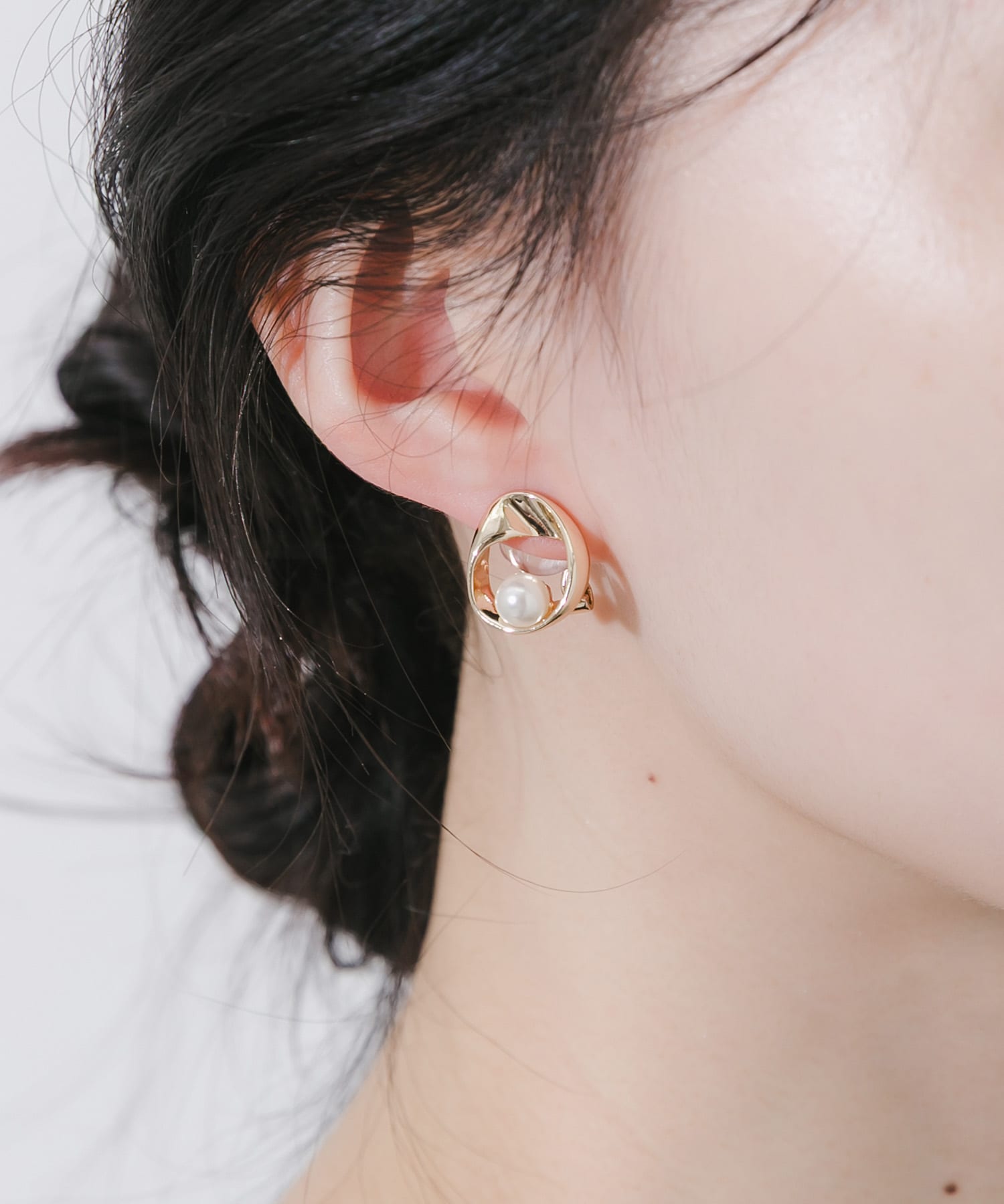 メタルラウンドパールイヤリング GD/WH -