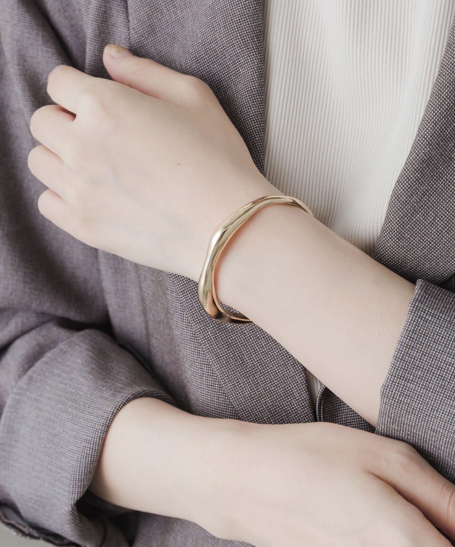 ニュアンスメタルバングル