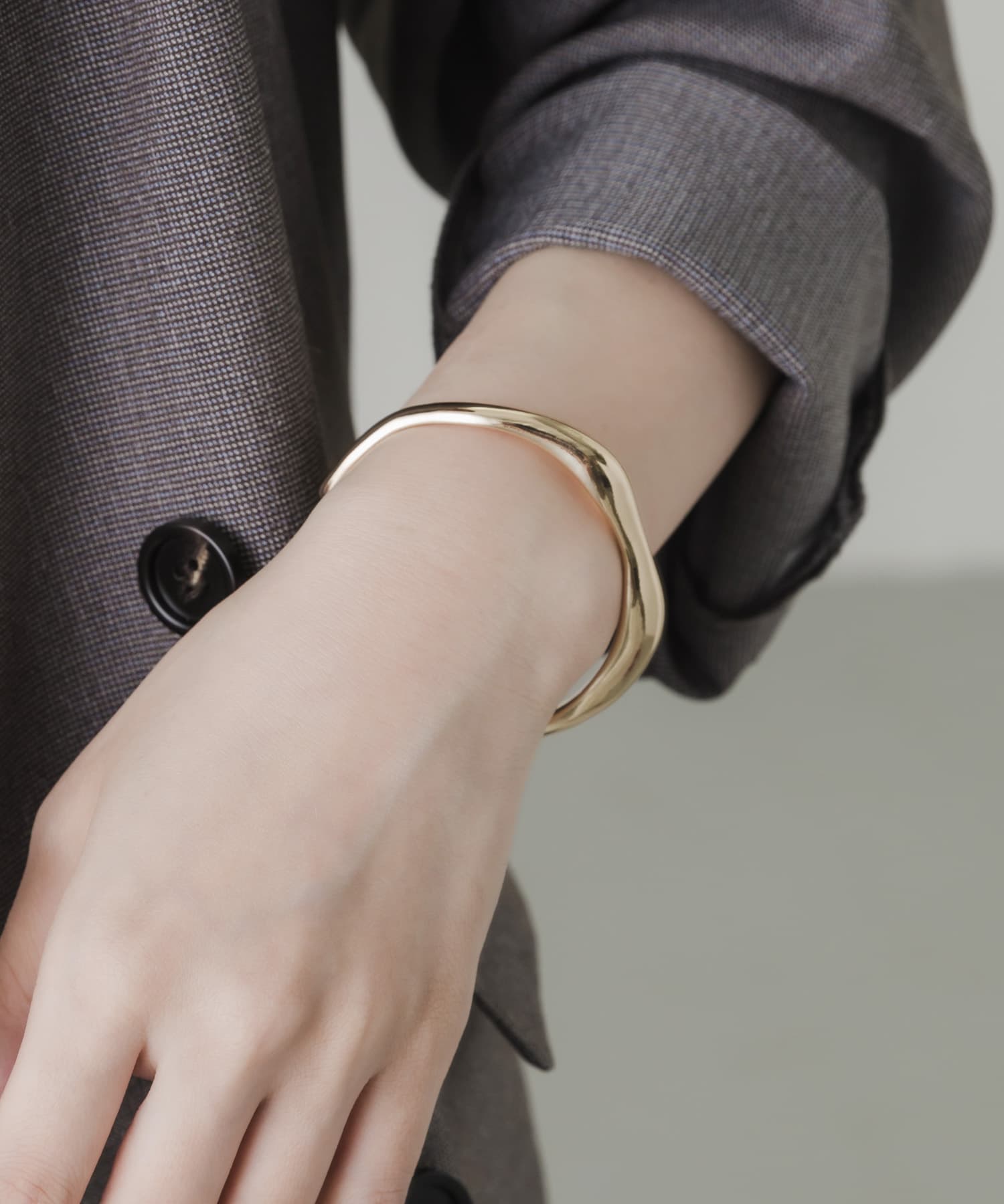ニュアンスメタルバングル GLD -