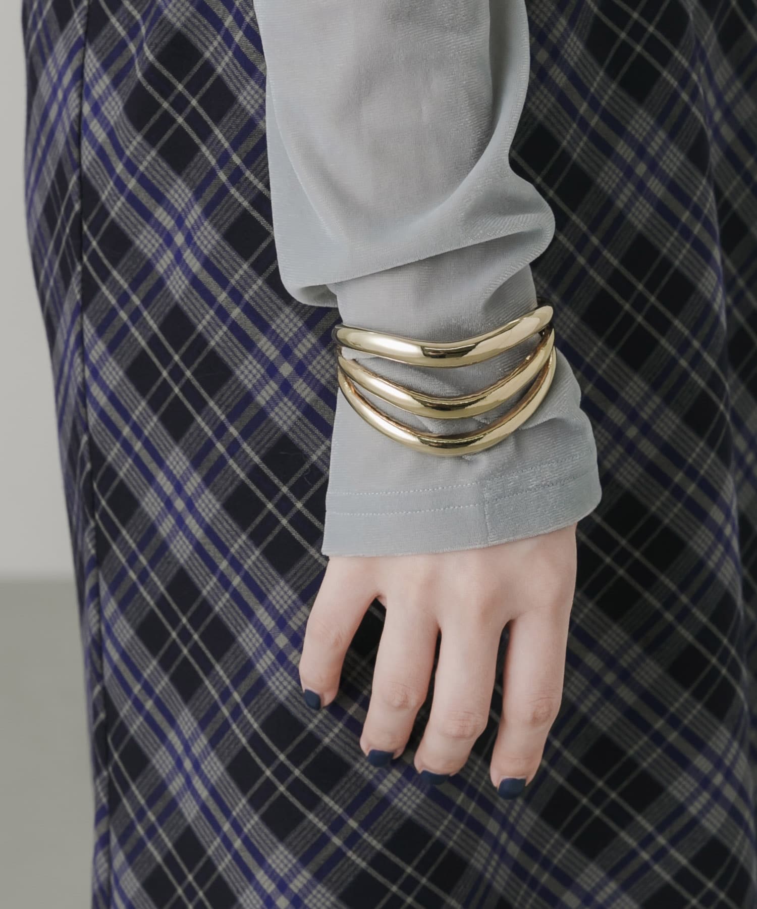 ウェーブラインワイドメタルバングル(- GLD): アクセサリー｜URBAN 