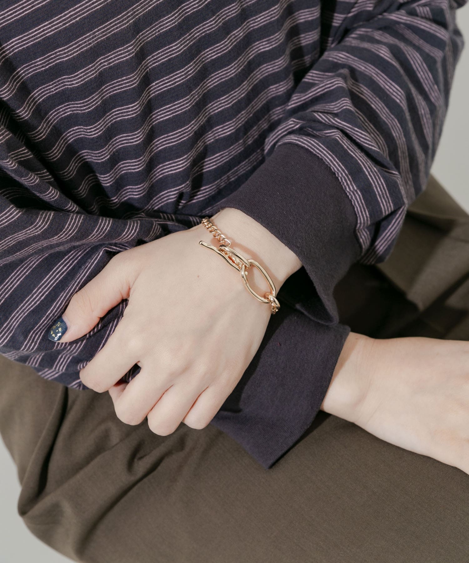 ニュアンスオーバルチェーンマンテルブレスレット GLD -