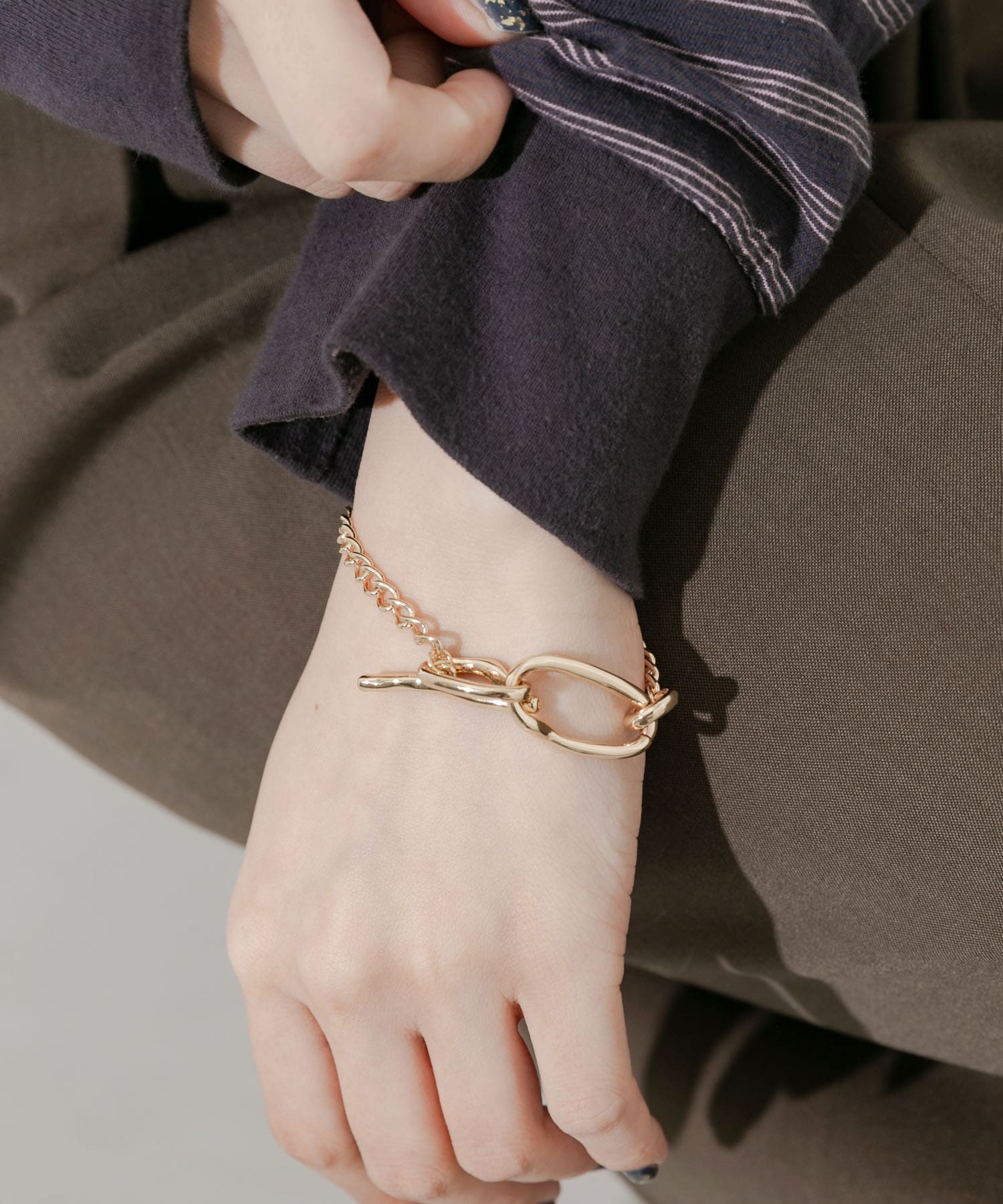 ニュアンスオーバルチェーンマンテルブレスレット GLD -
