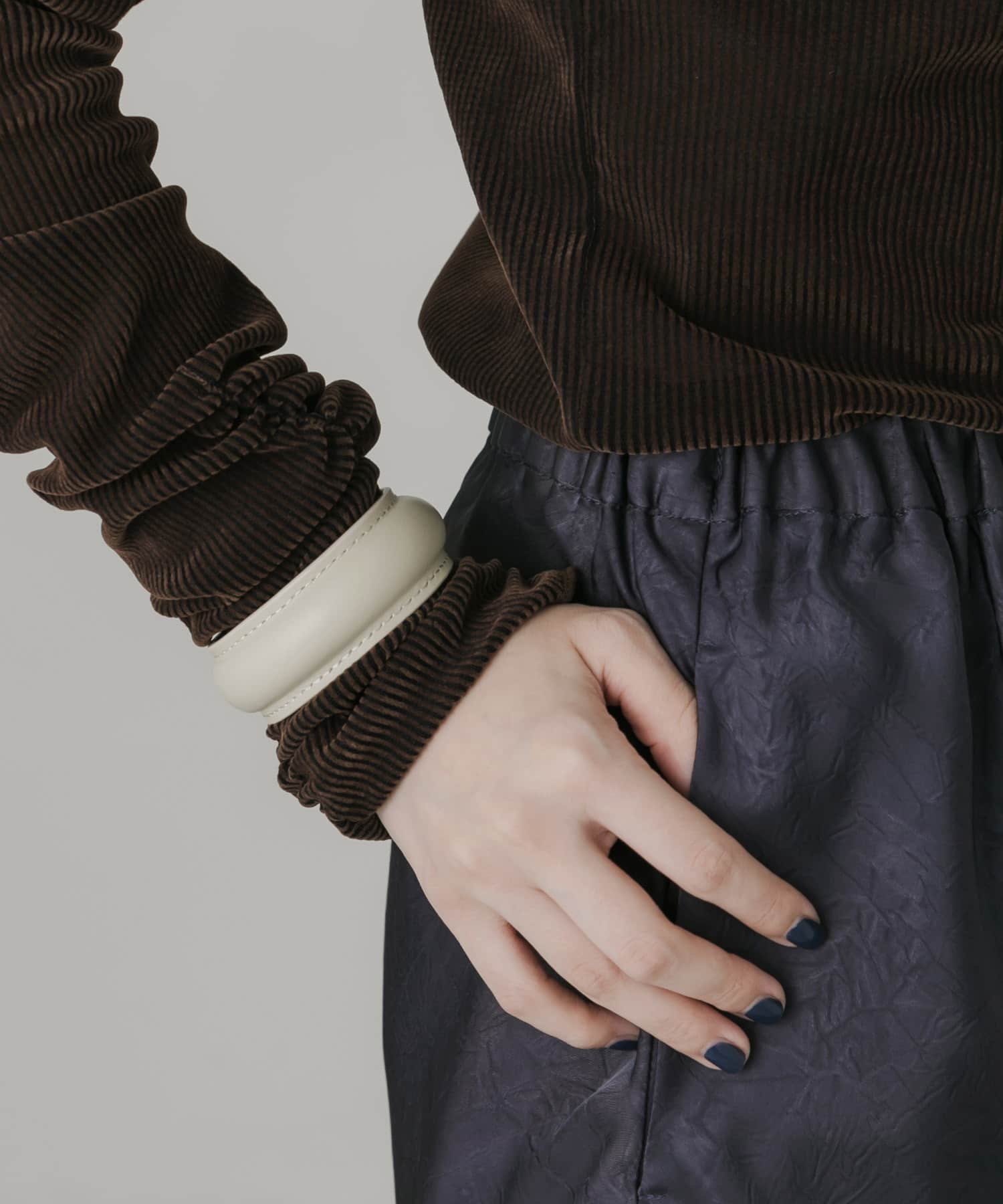 シンプルレザーバングル IVO -