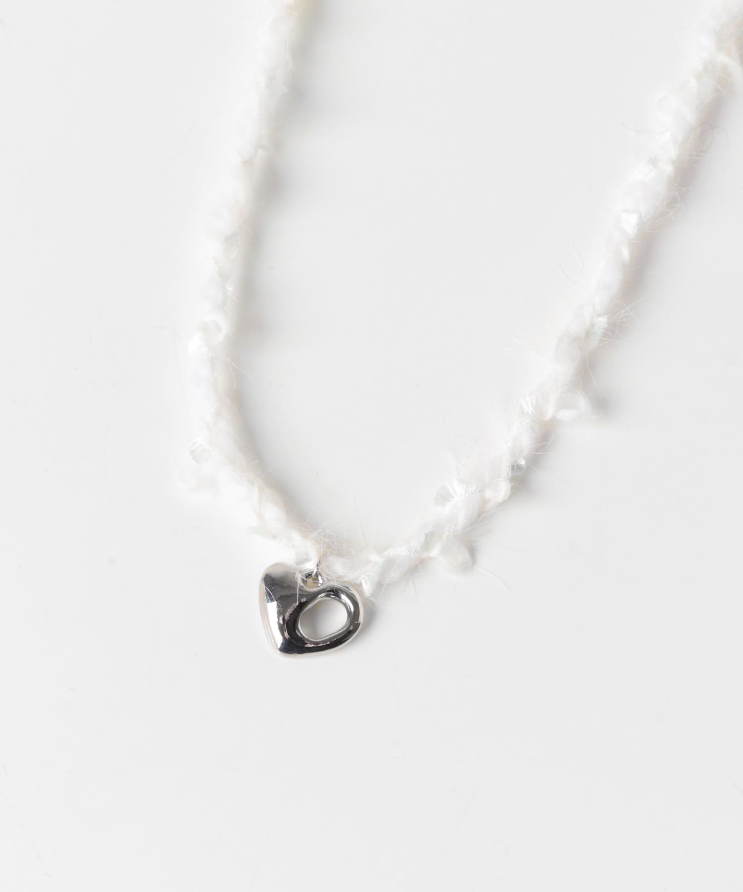 ウールヤーンハートチャームチョーカーネックレス WHT -