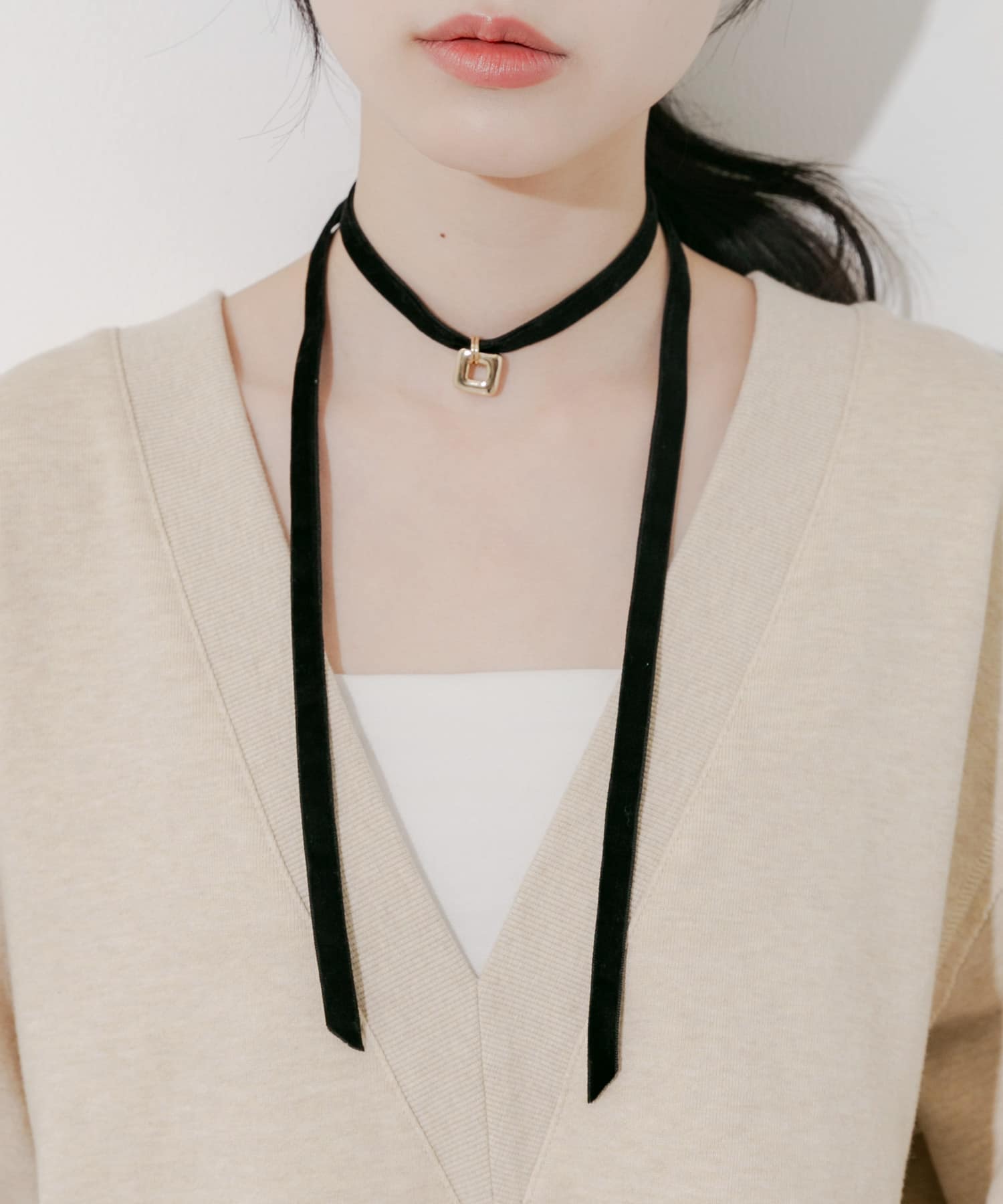 スクエアチャームベロアチョーカーネックレス